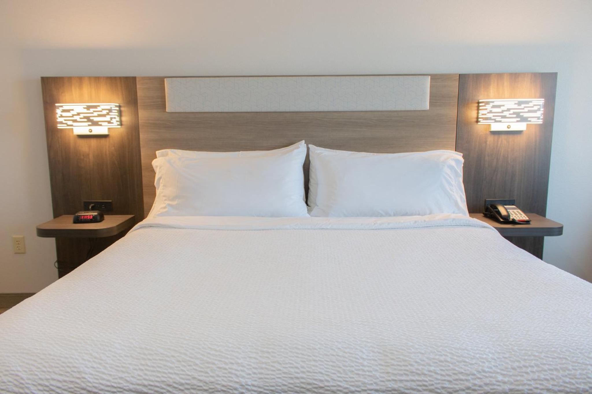 King Room with Roll-In Shower - Disability Access
