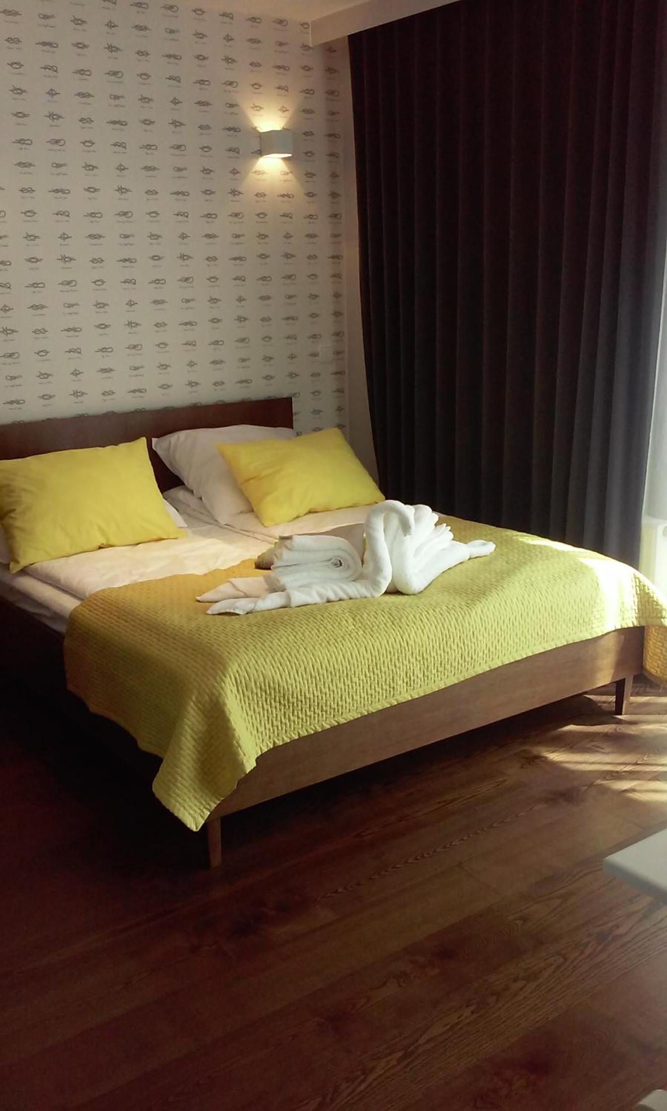 Large Double Room - Photo 3
