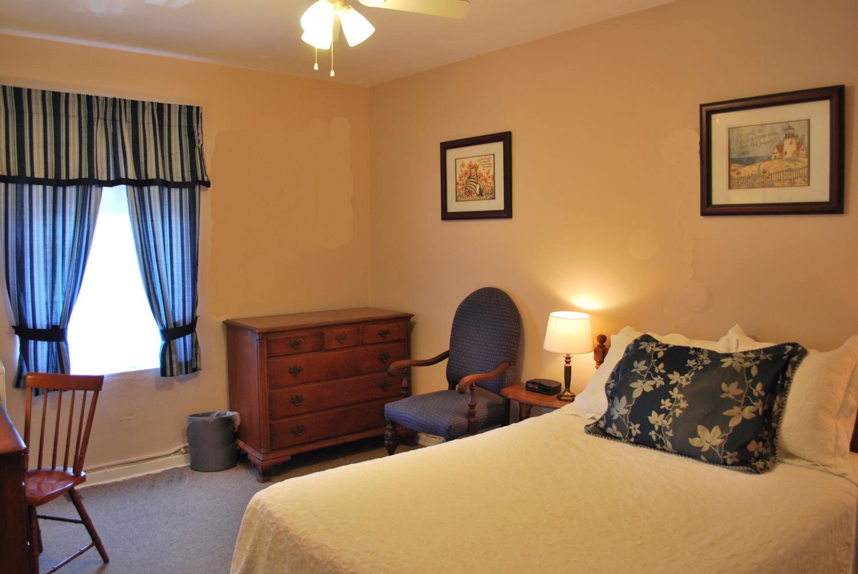 Standard Queen Room - Photo 4