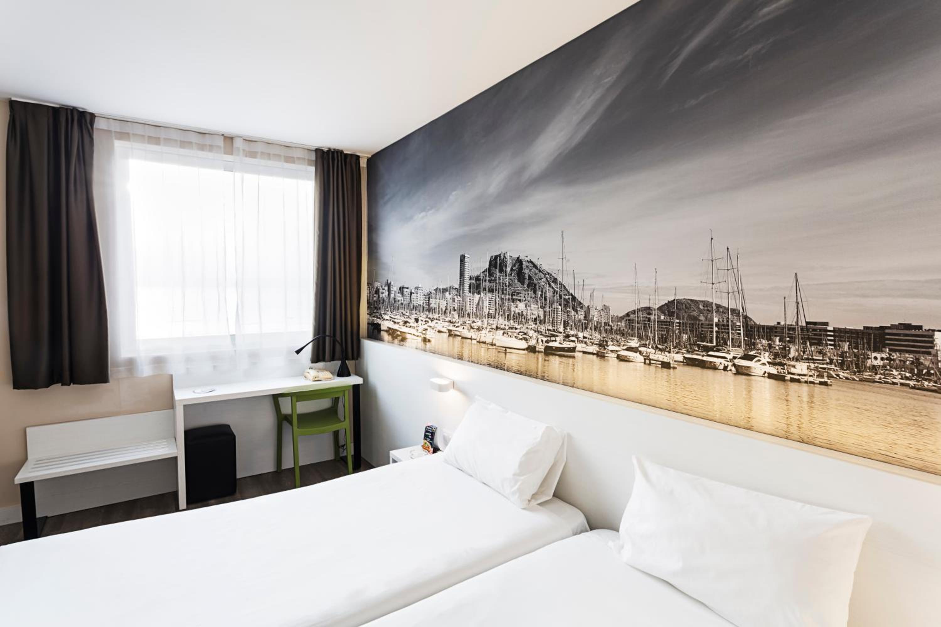 Twin Room - Photo 2