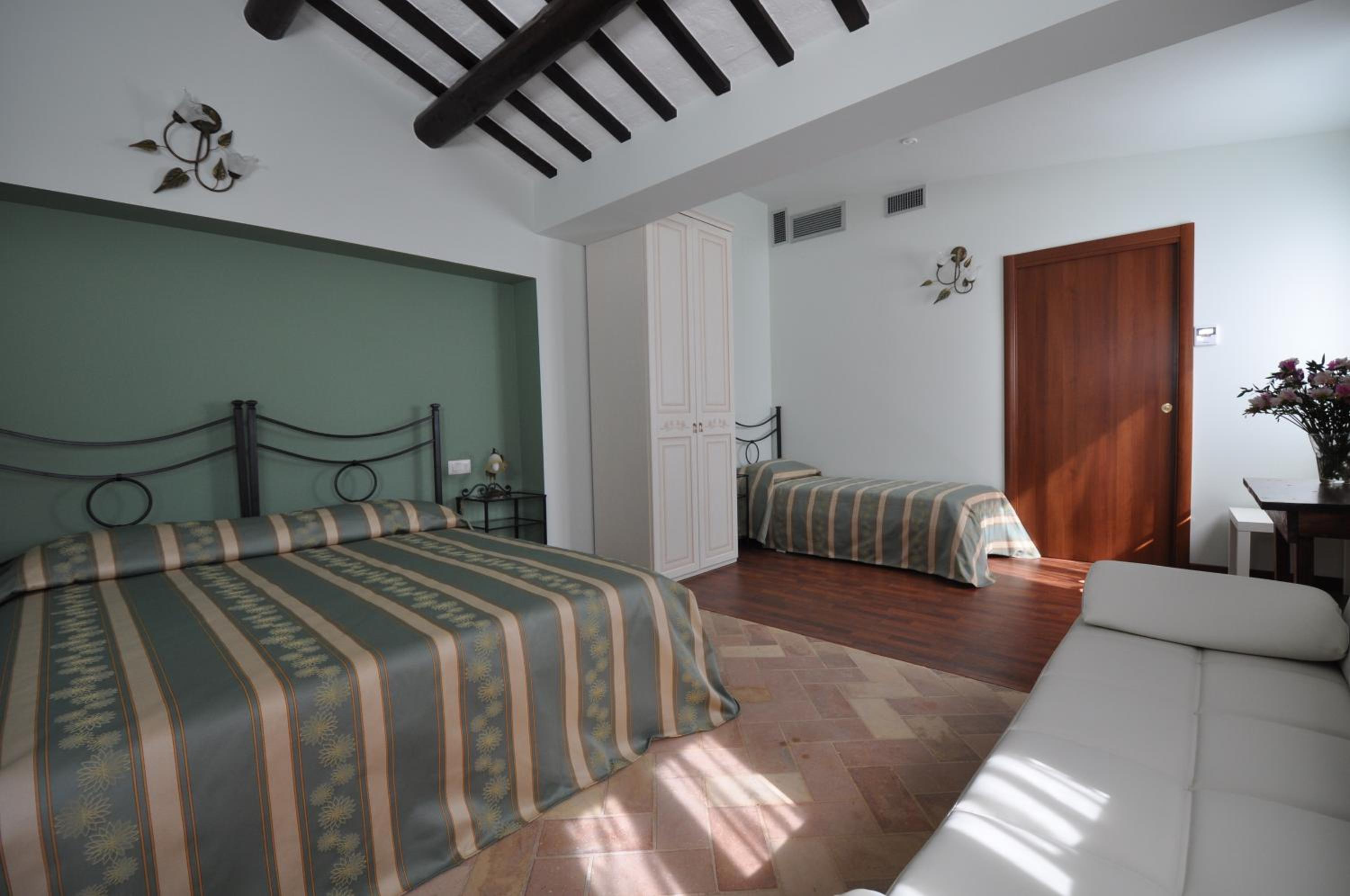 Double or Twin Room photo 2