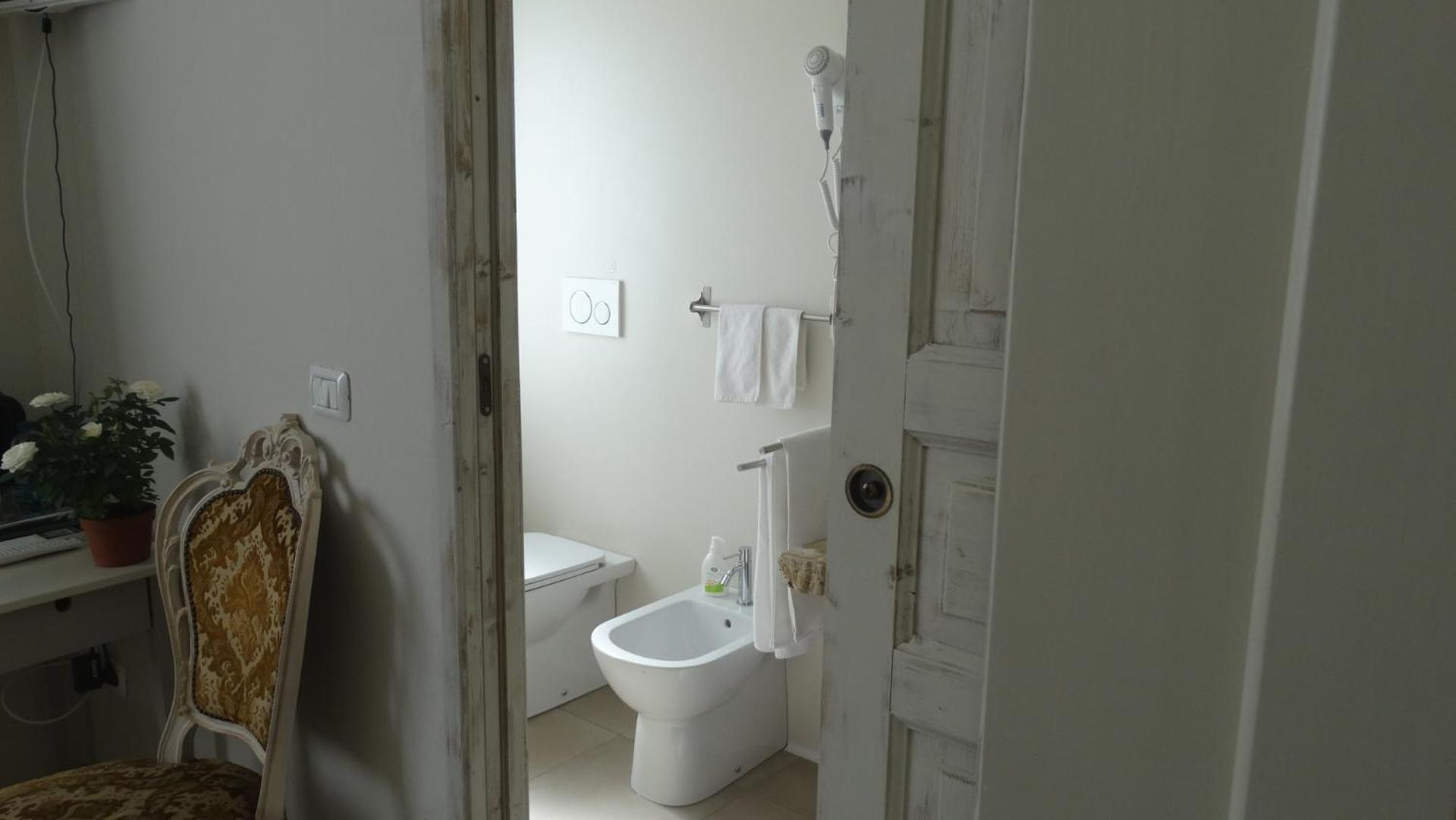 Double Room with Patio - Photo 5