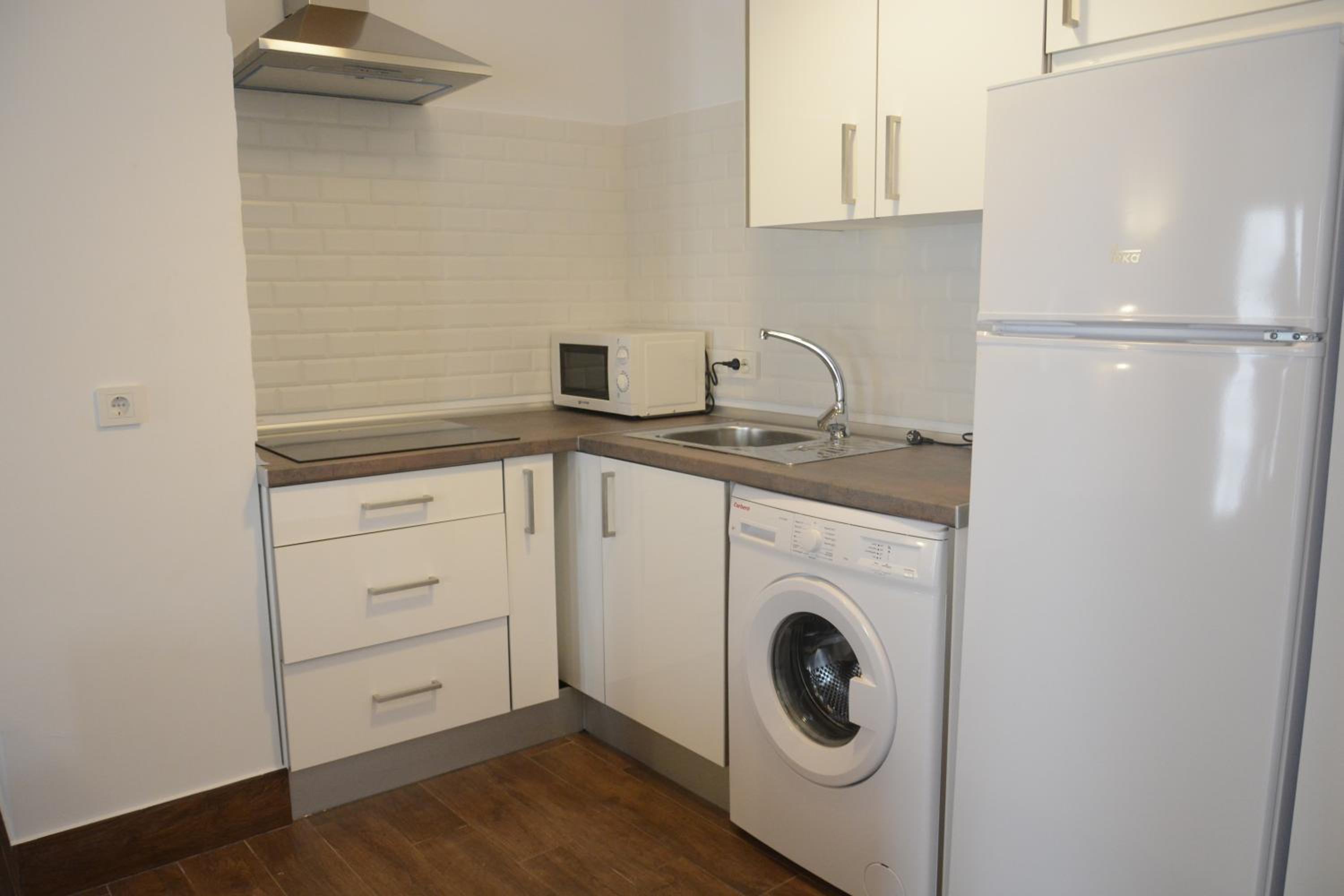 Two-Bedroom Apartment - Photo 2