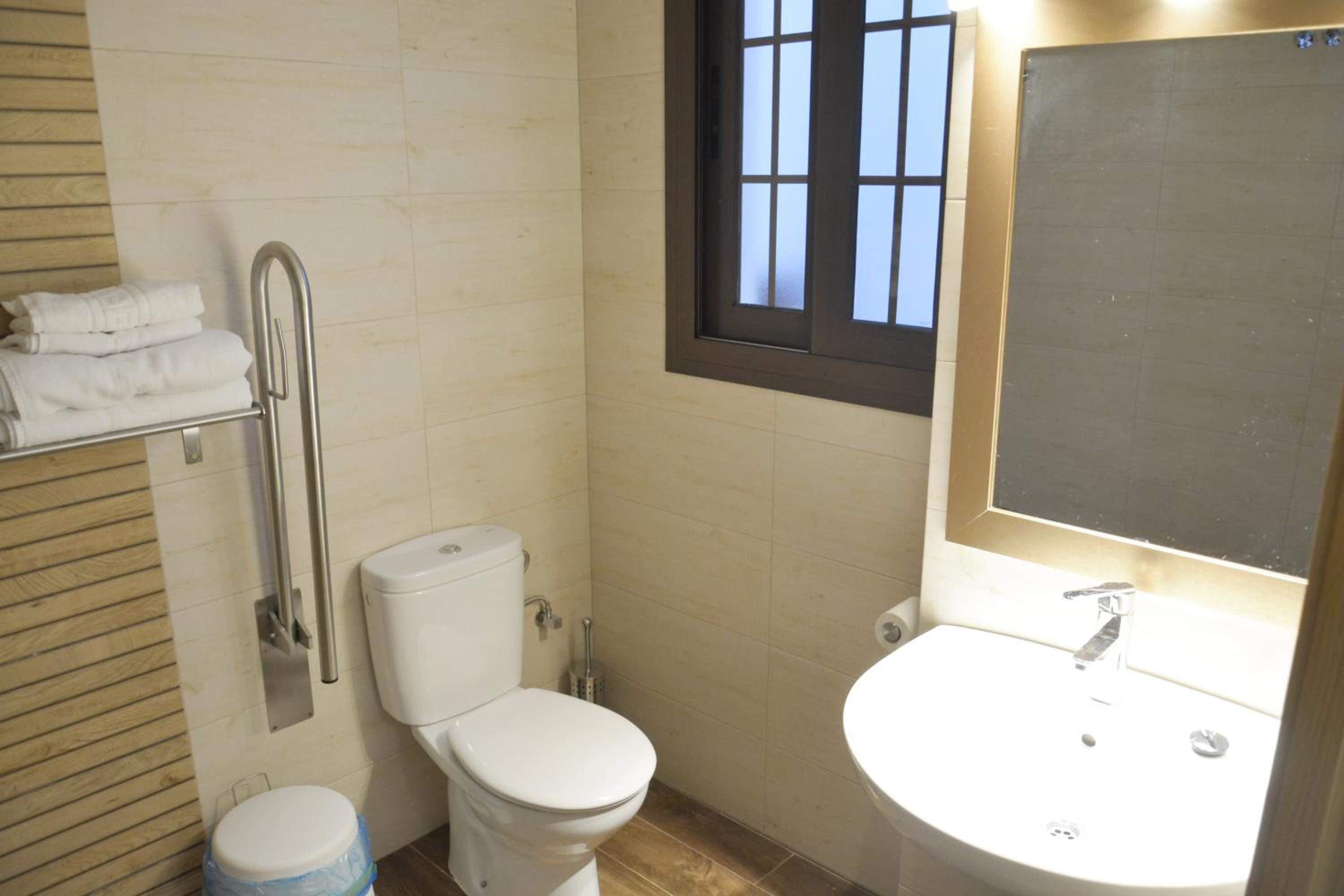 Apartment - Ground Floor - Photo 2