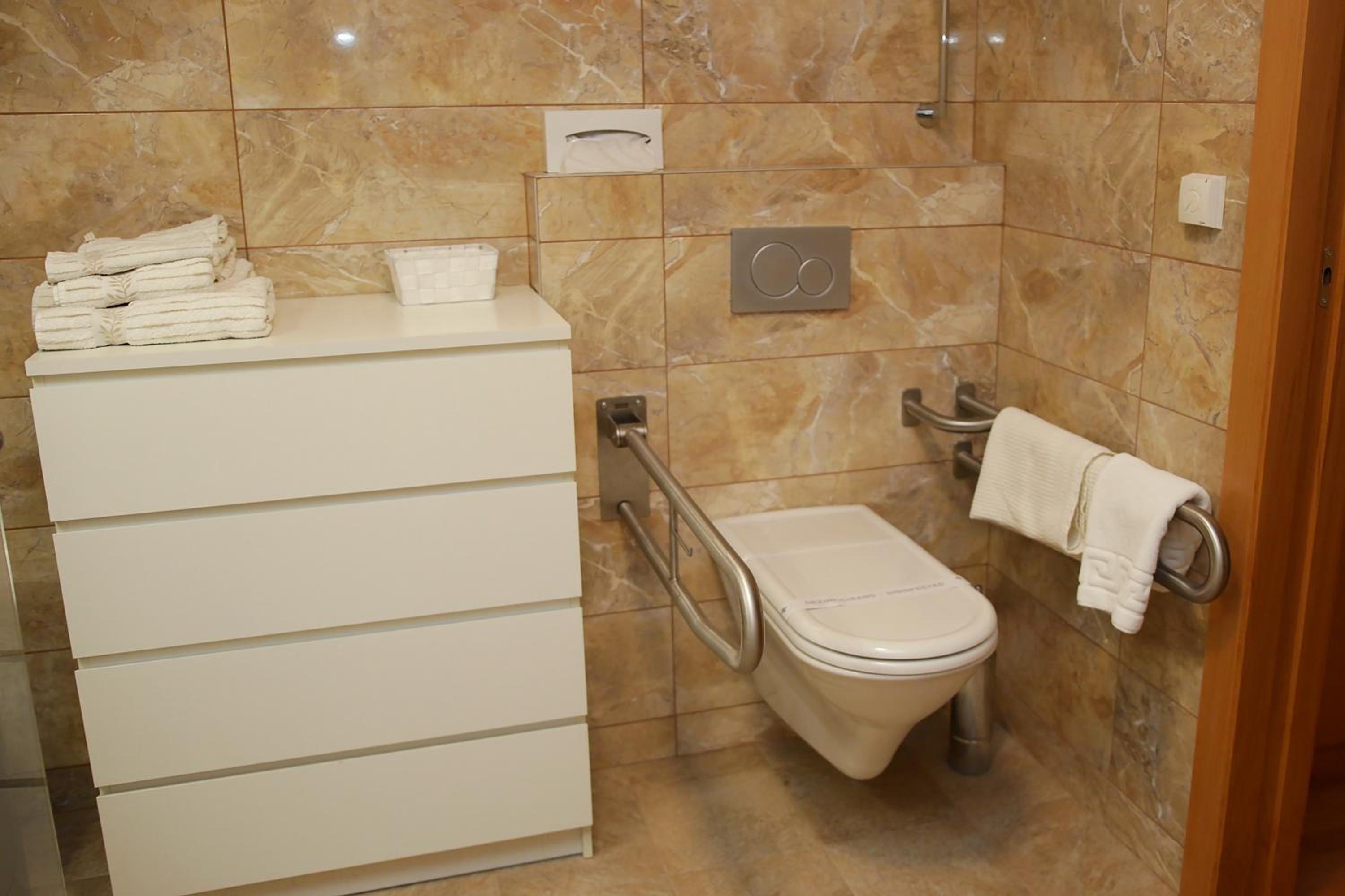 Accessible Twin room and Balcony photo 3