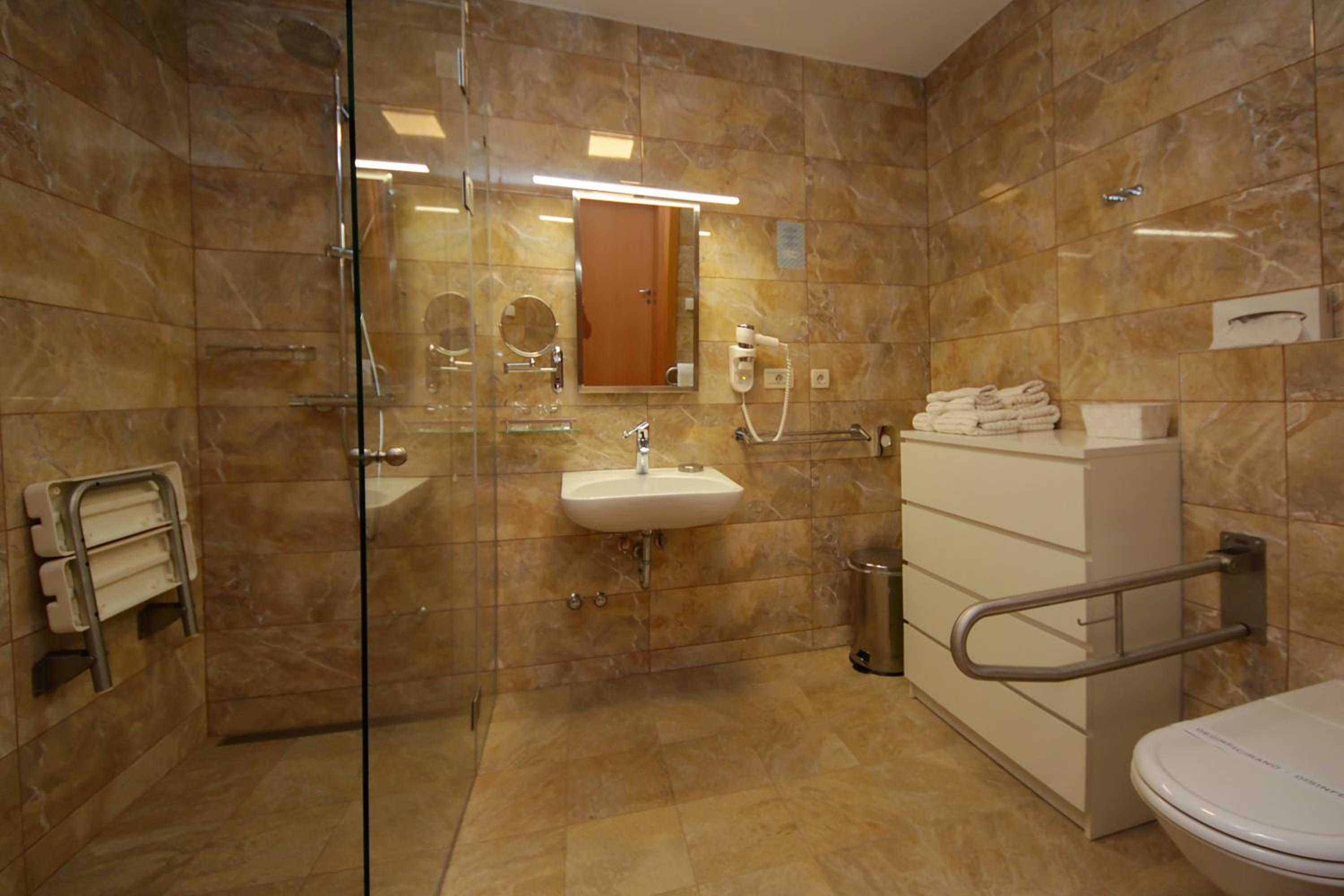 Accessible Twin room and Balcony photo 2