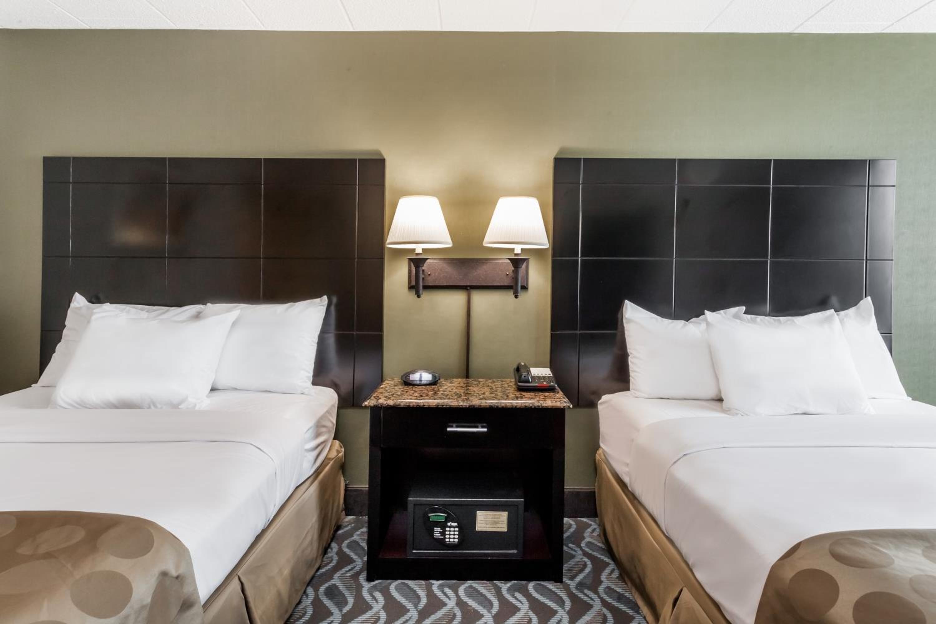 Two Double Beds - Smoking - Photo 3