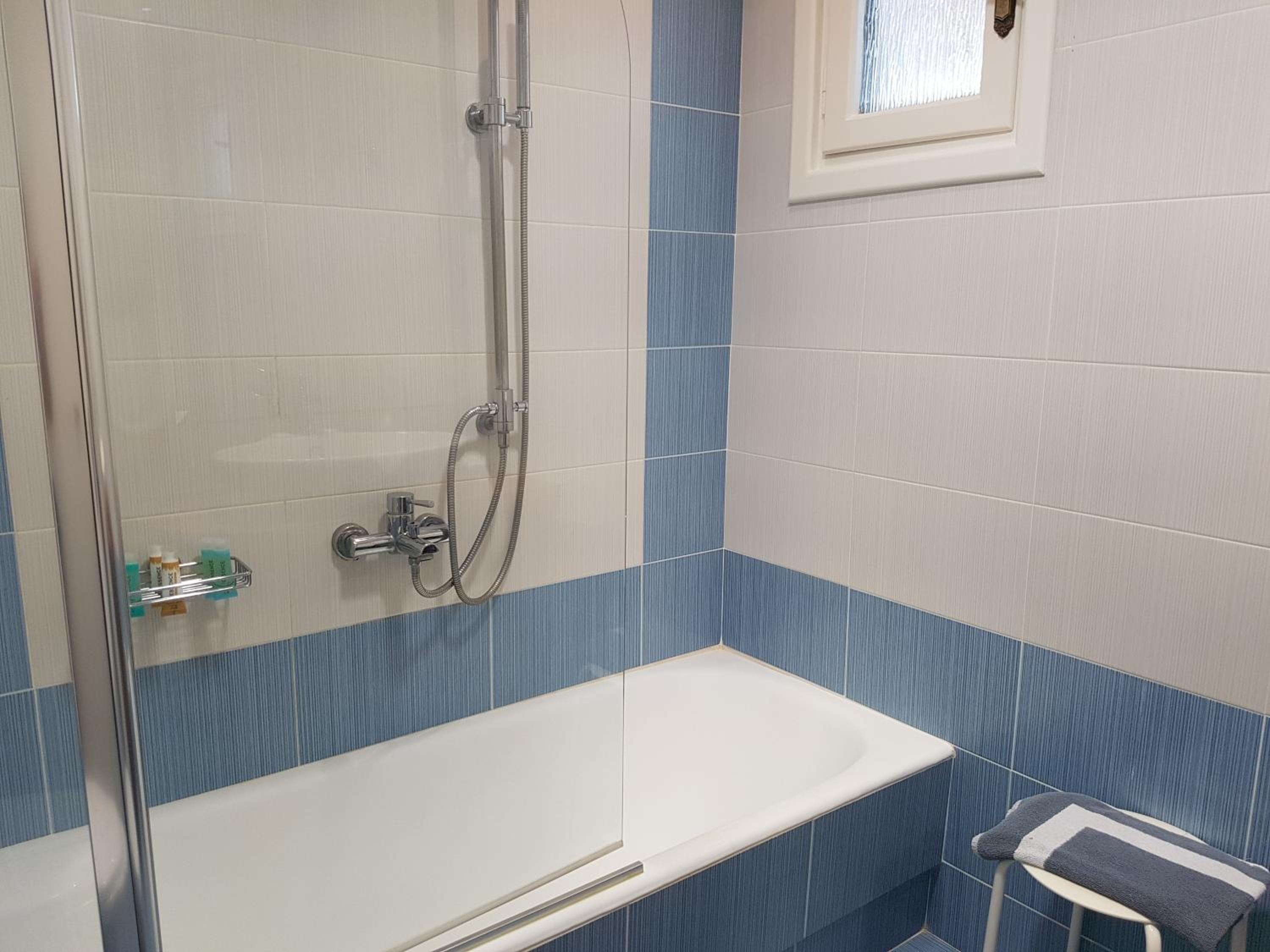 Deluxe Twin Room with Sea View photo 2
