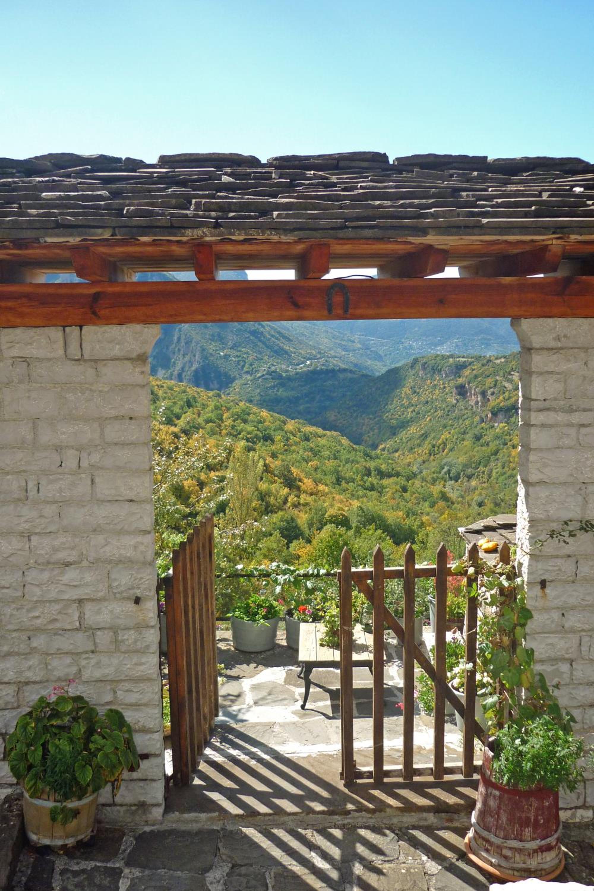 Double or Twin Room with View - Photo 10