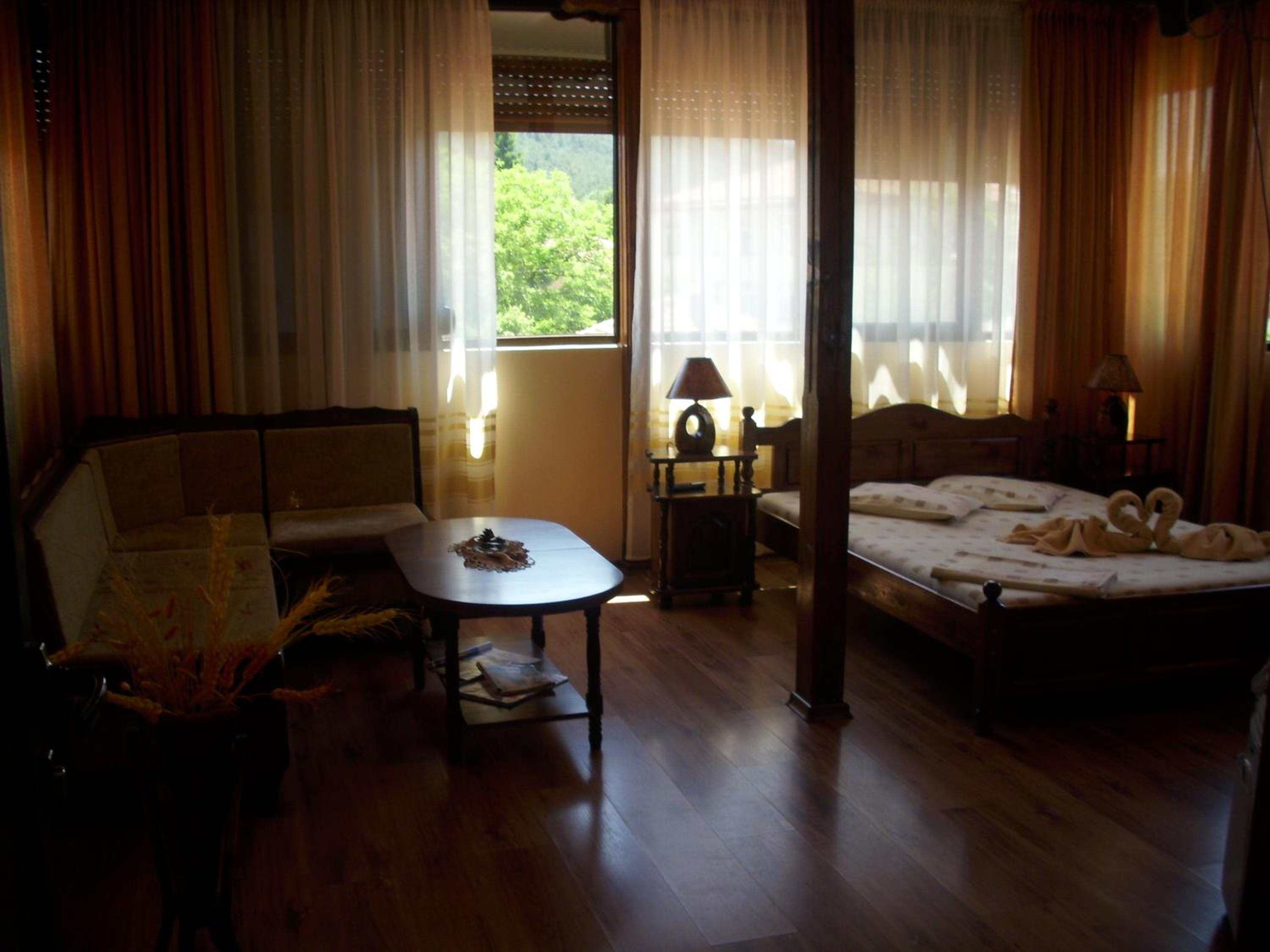 Double Room - Photo 5