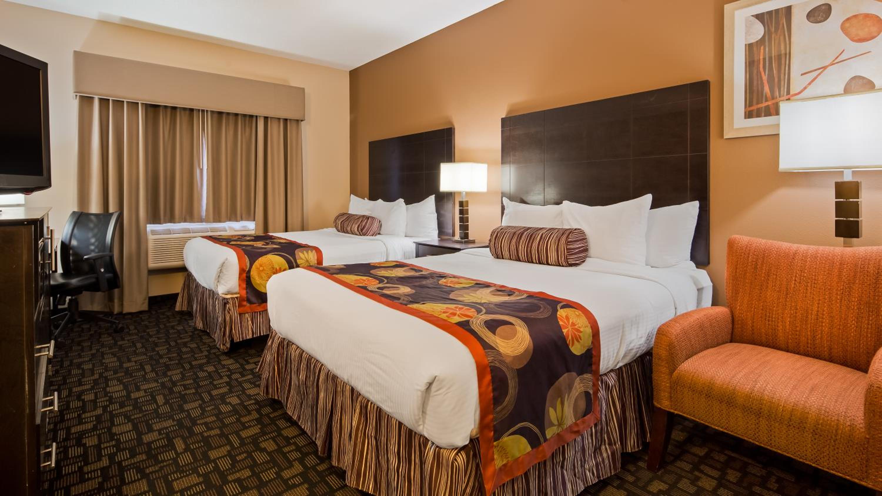 Queen Room with Two Queen Beds - Non-Smoking - Photo 4