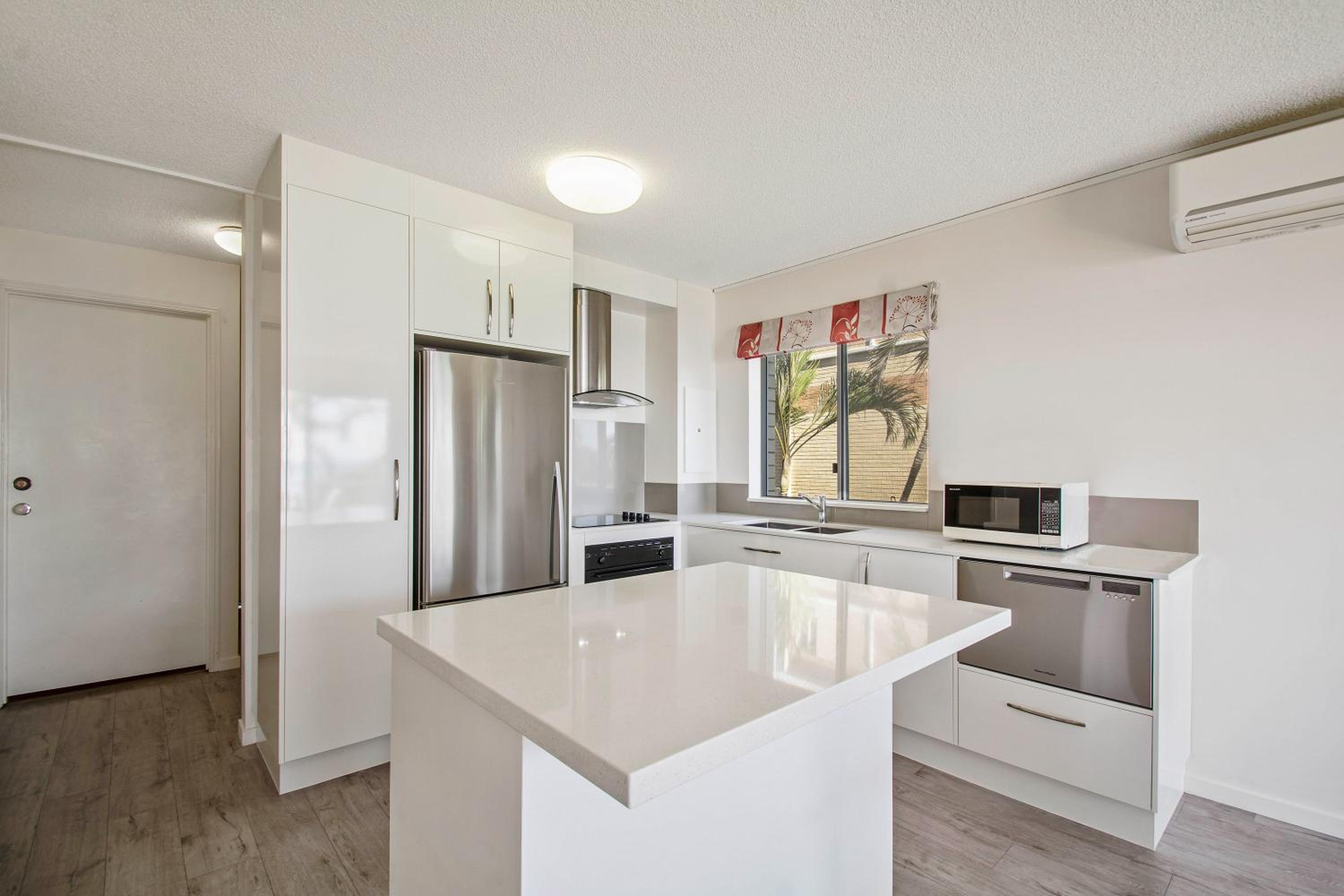 Three-Bedroom Apartment - Photo 4