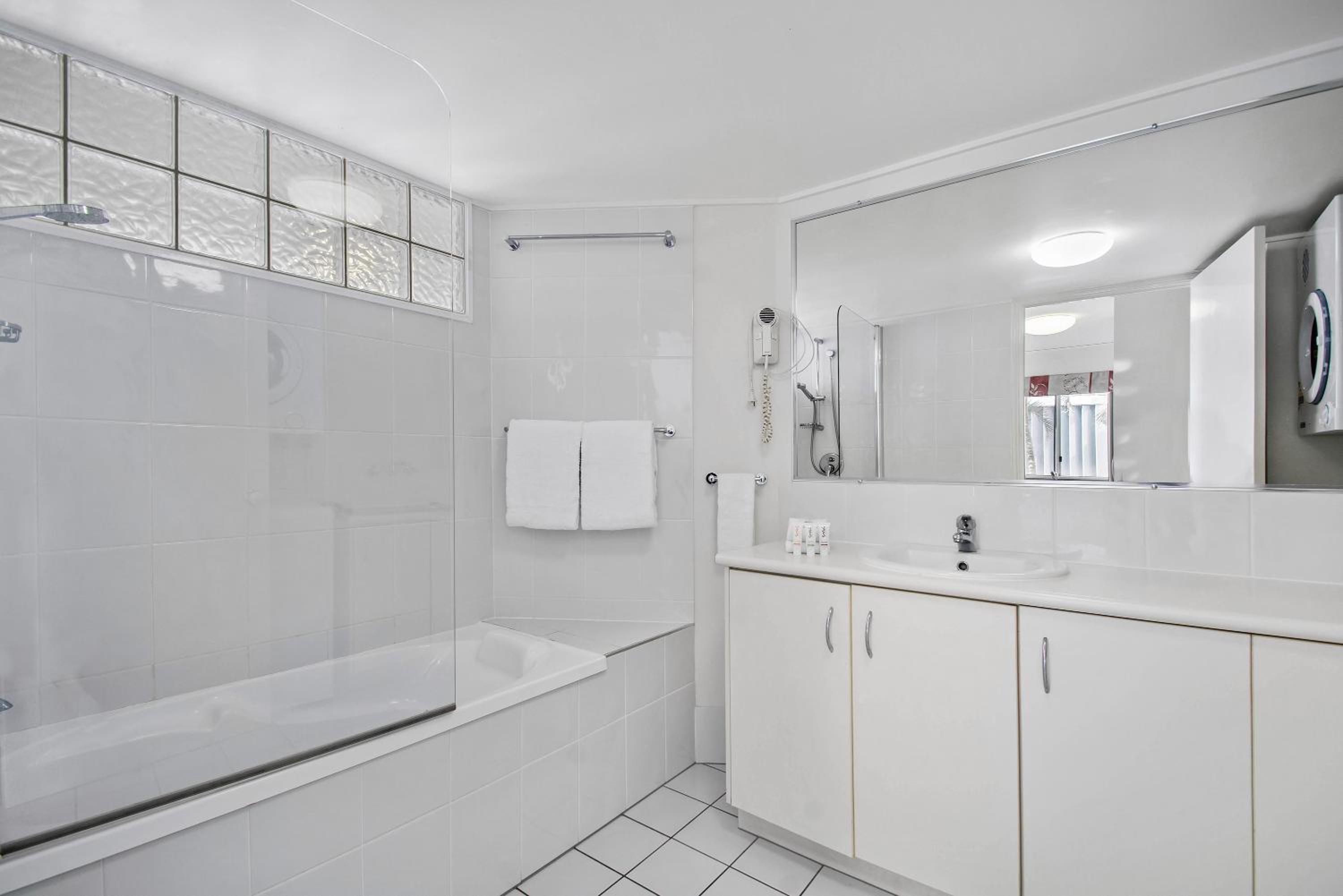 Three-Bedroom Apartment - Photo 3