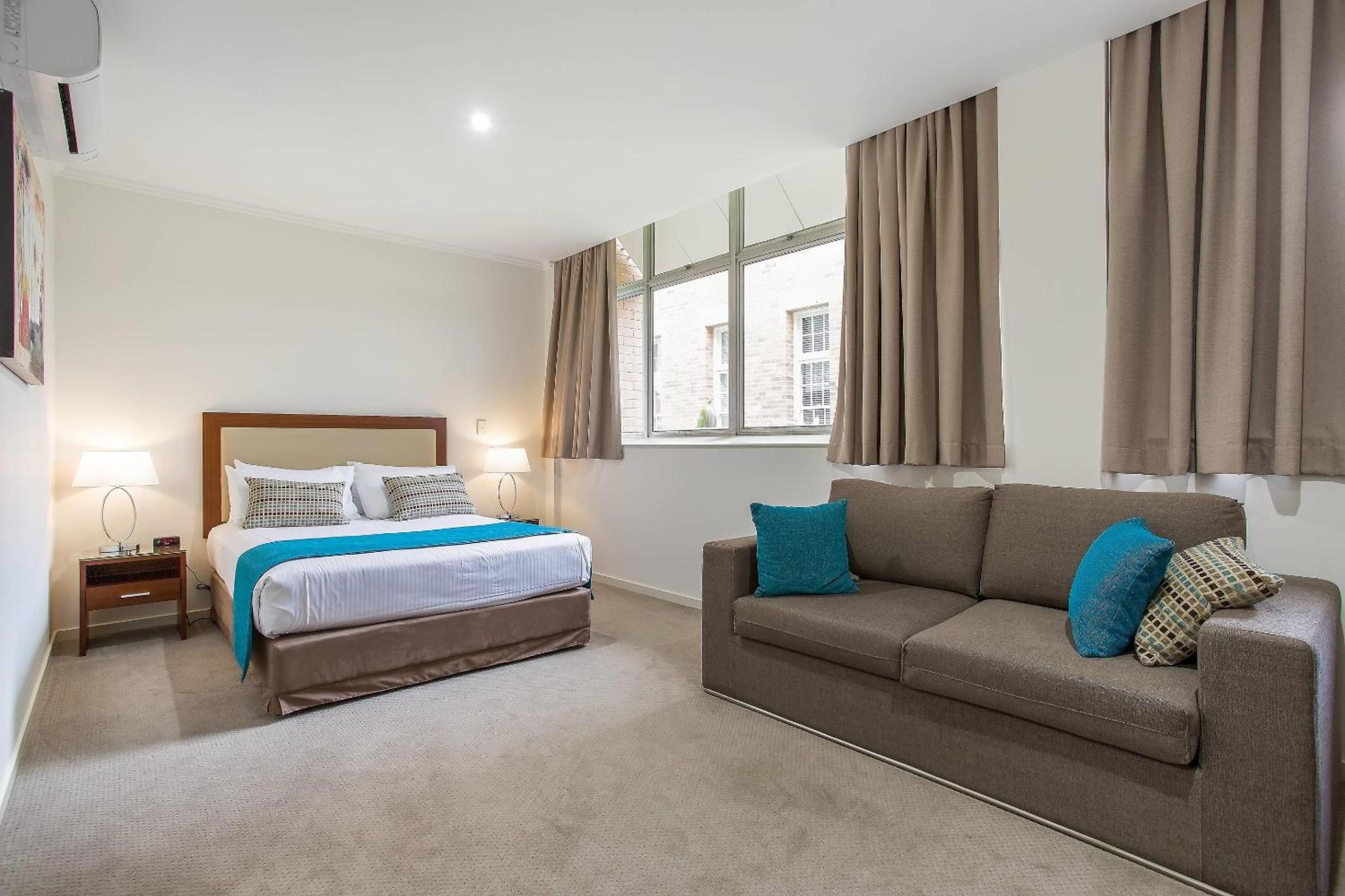 Queen Room with Sofa Bed - Non-smoking