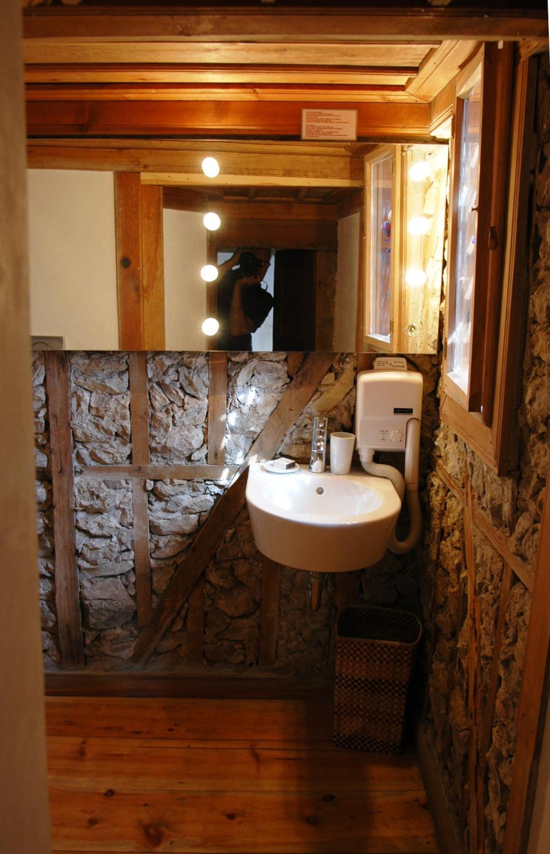 Superior Double or Twin Room - Photo 17