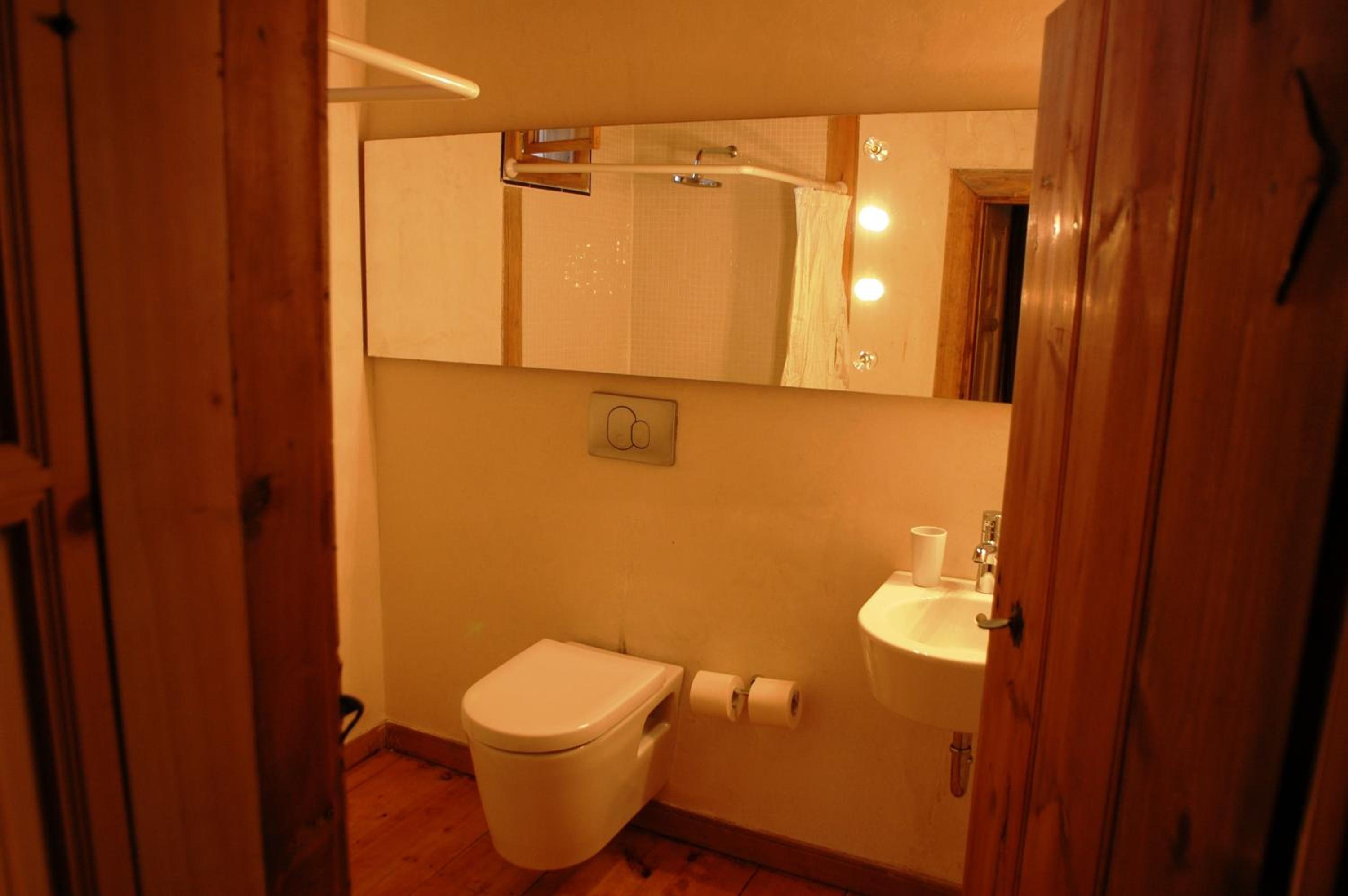 Superior Double or Twin Room - Photo 9