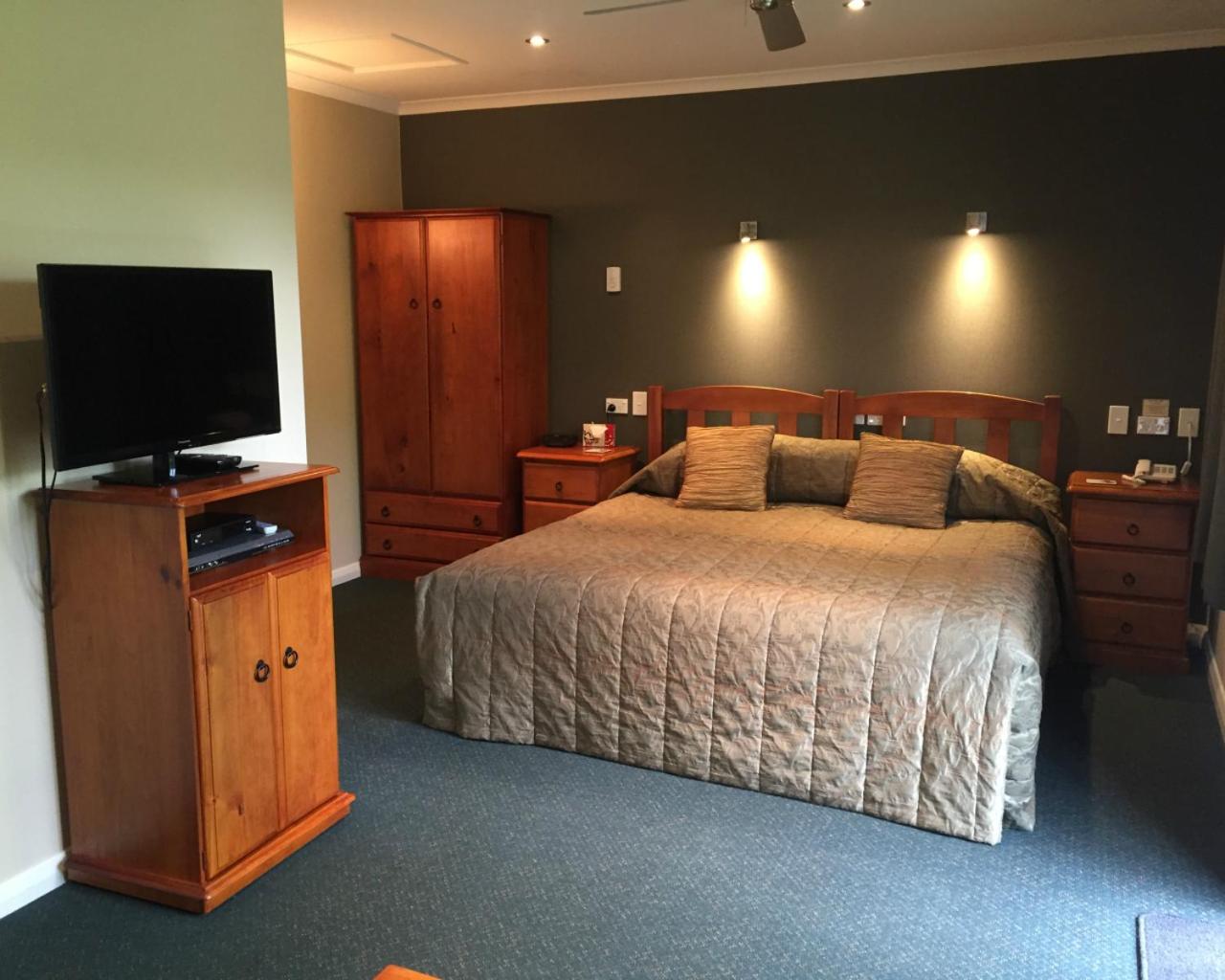 Deluxe King Room photo 2