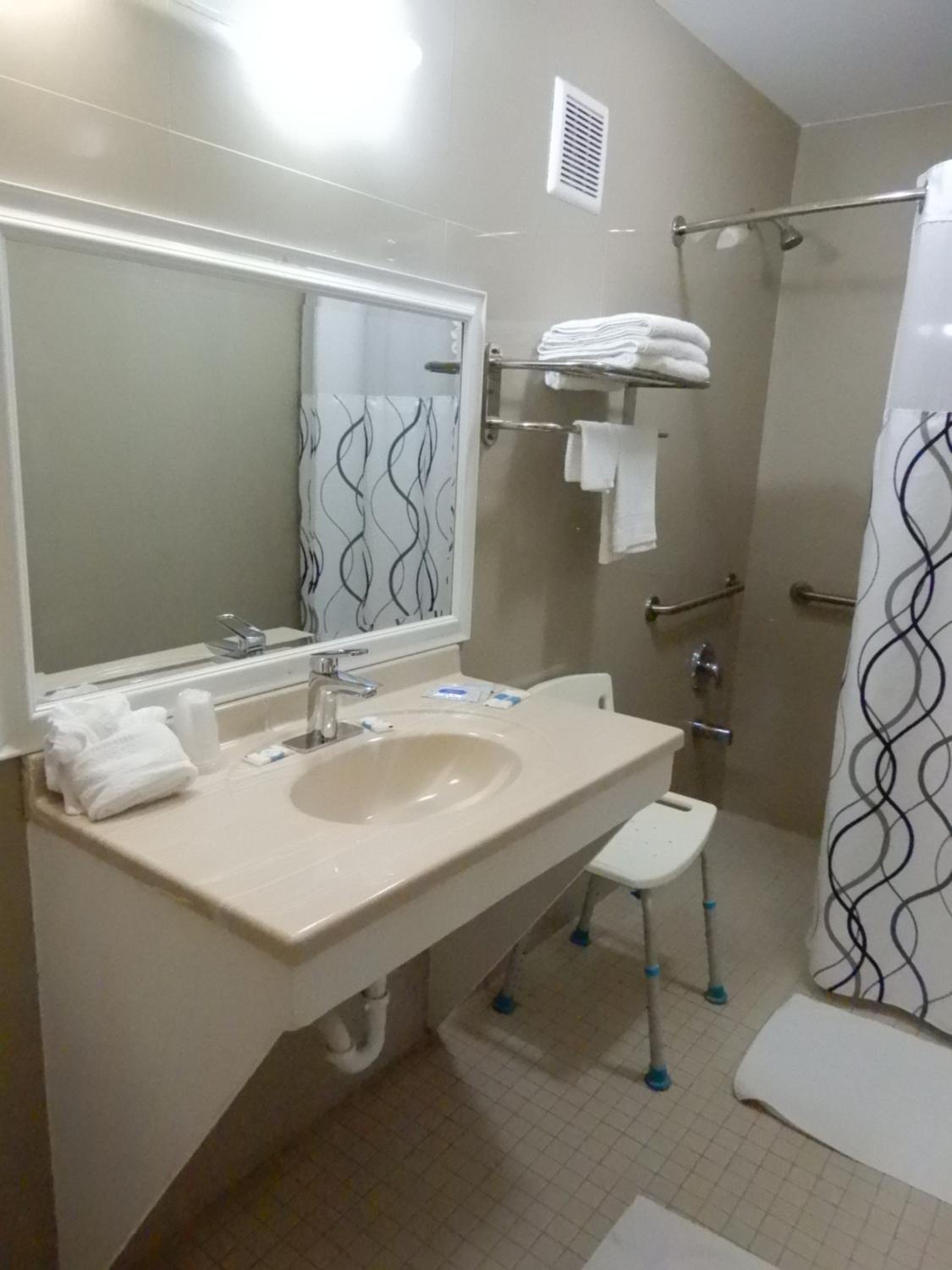 Standard King Room photo 3