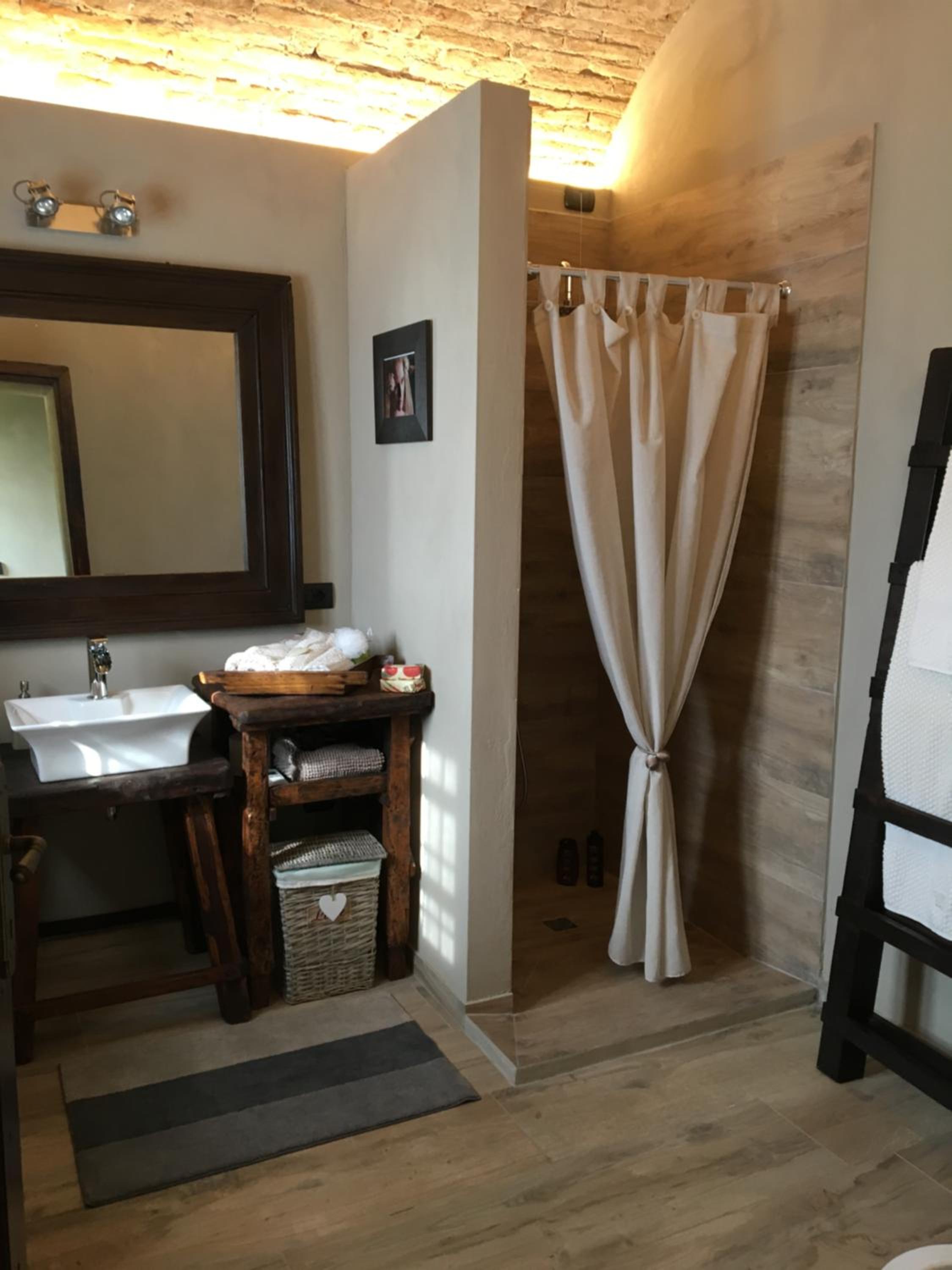 Standard Double or Twin Room with Garden View - Photo 5