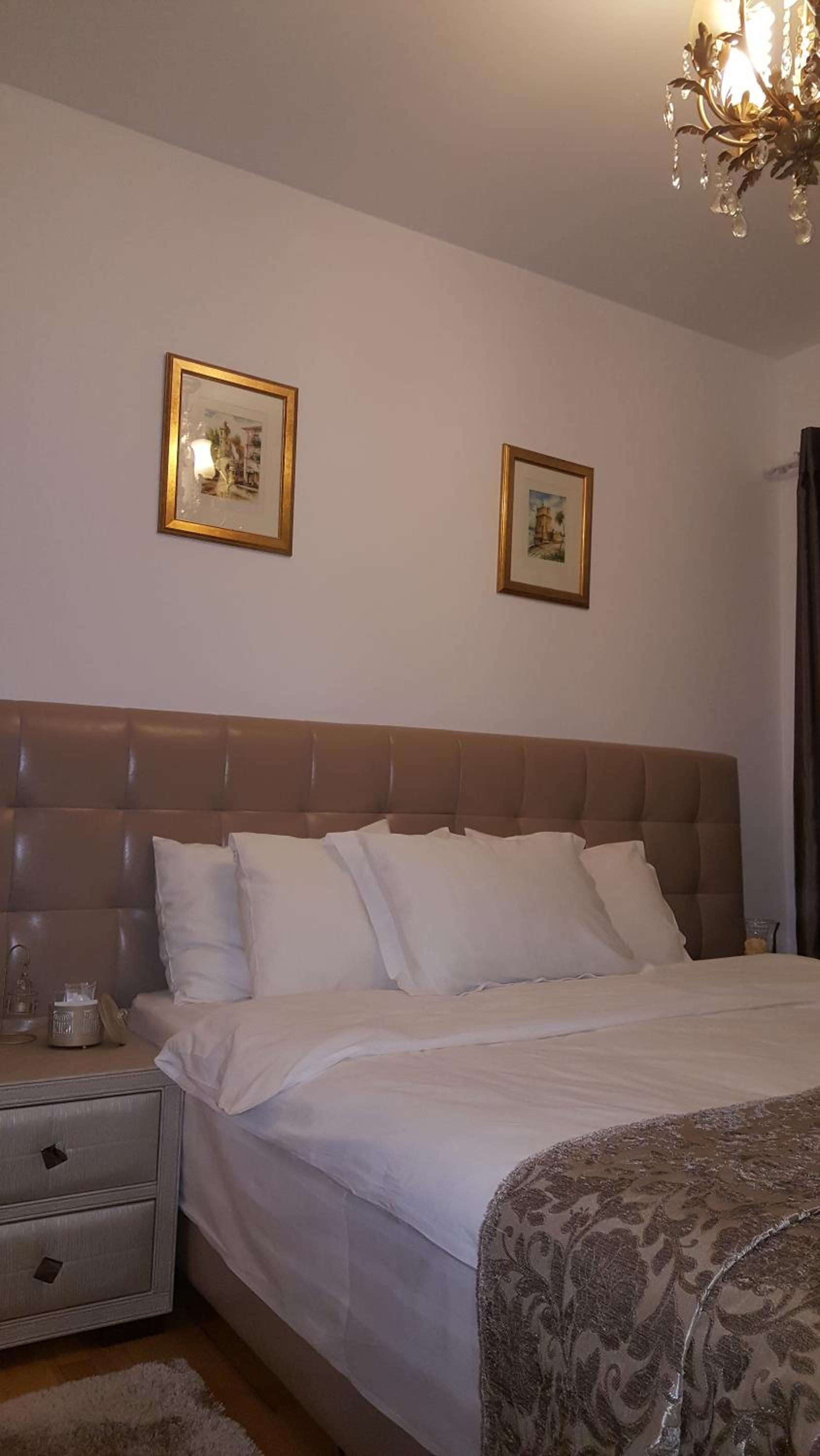 Apartment with Terrace - Photo 1