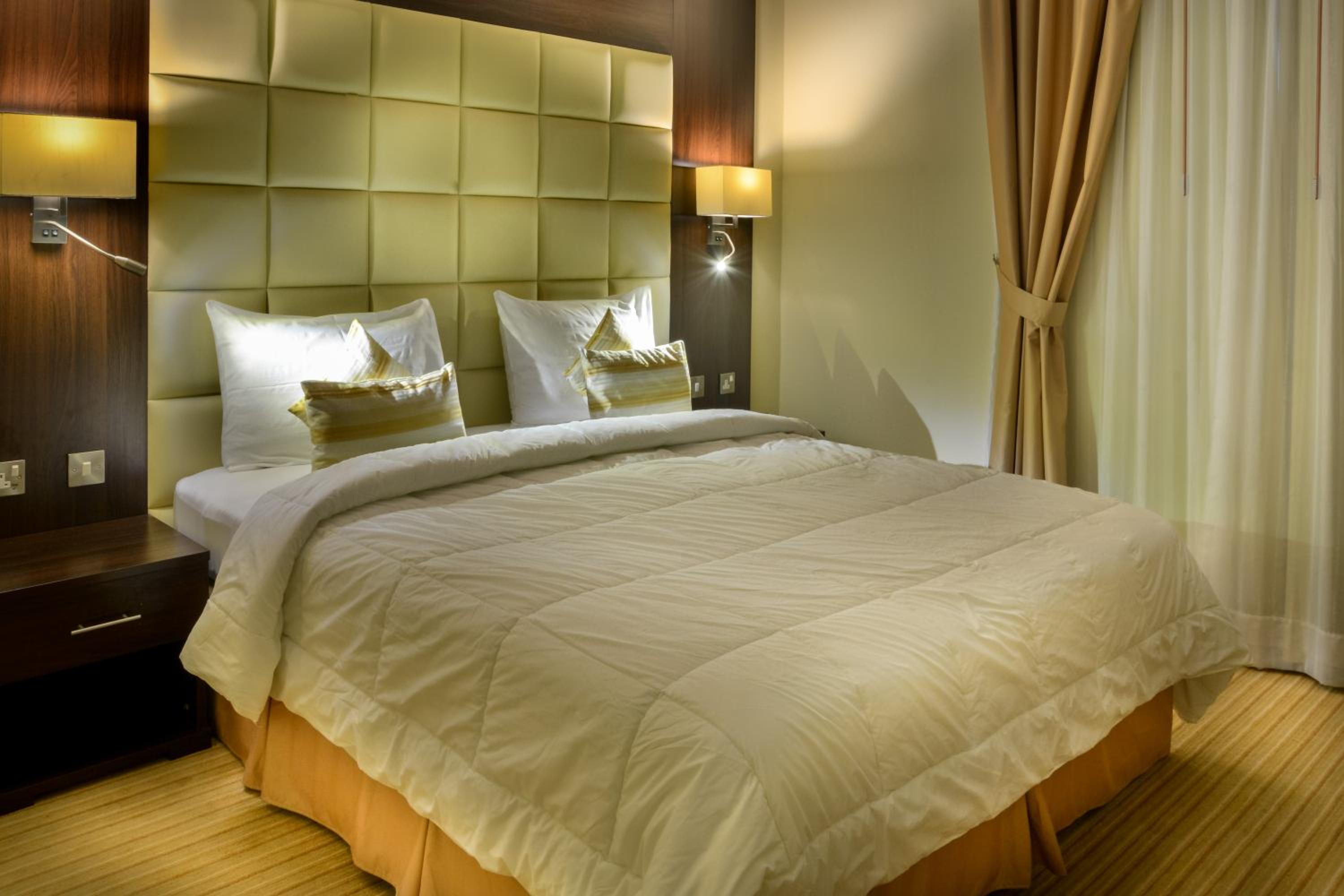 Standard Queen Room
