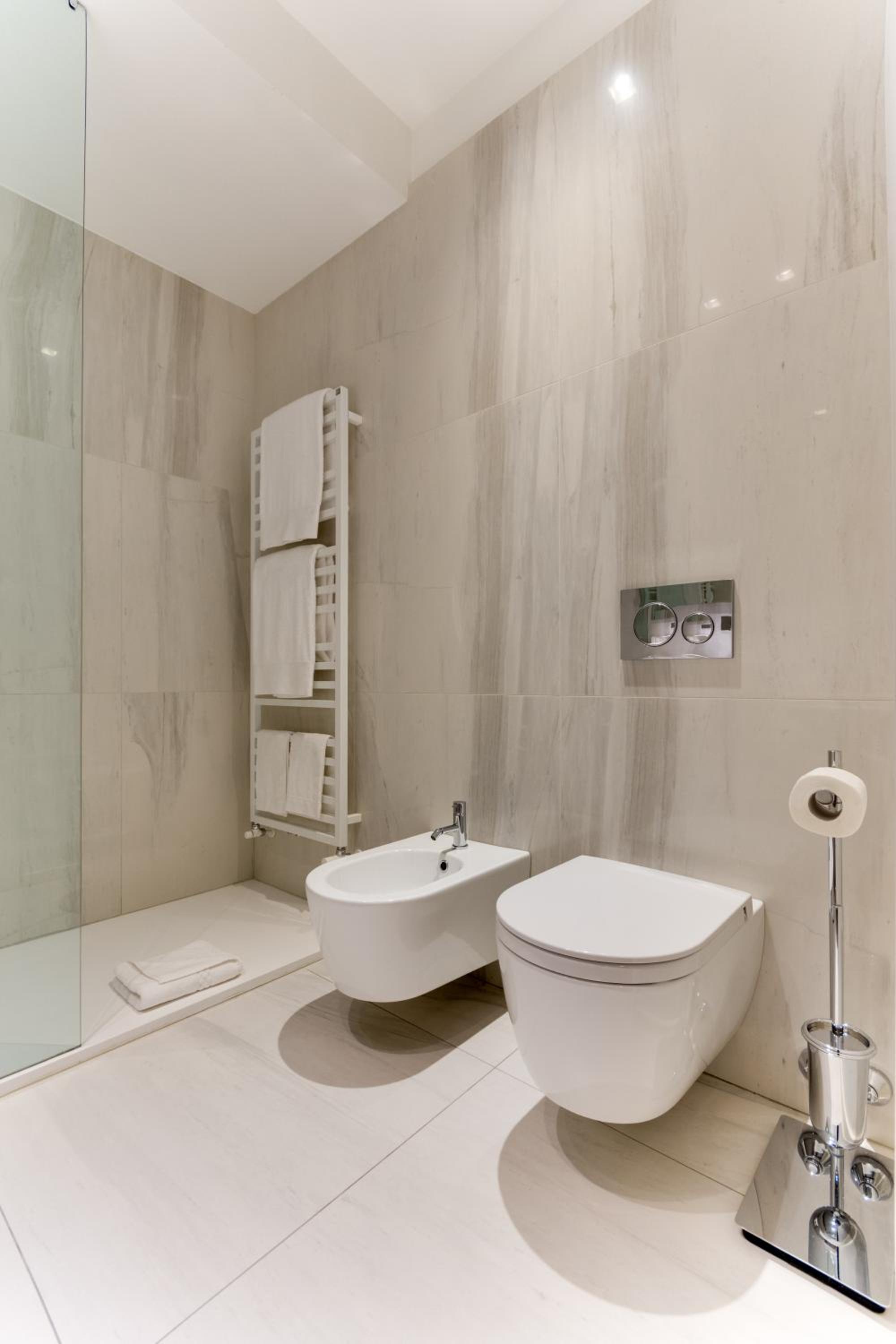 Deluxe Suite - Photo 10