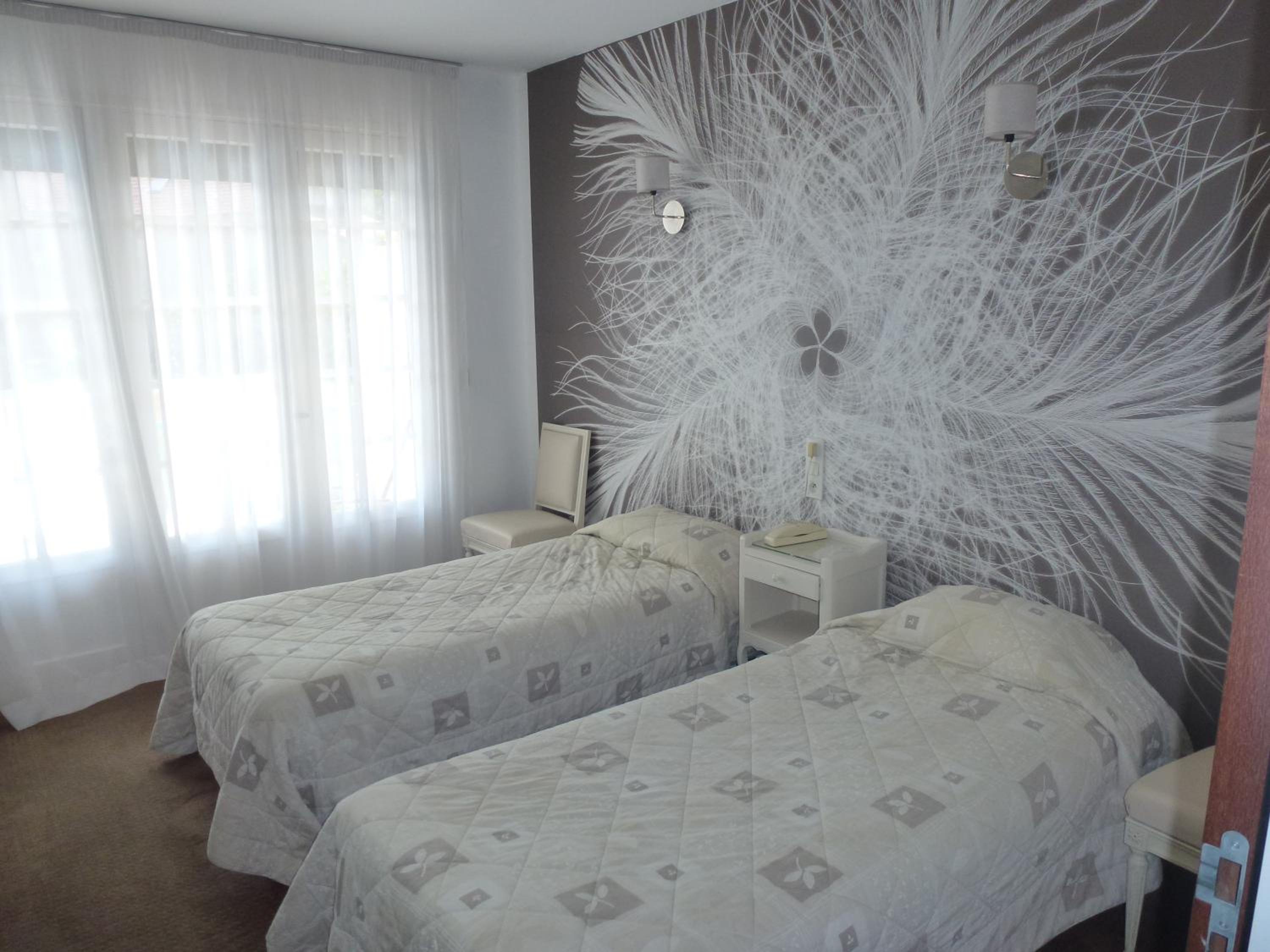 Twin Room with Terrace - 1st floor accessible by stairs only - Photo 1