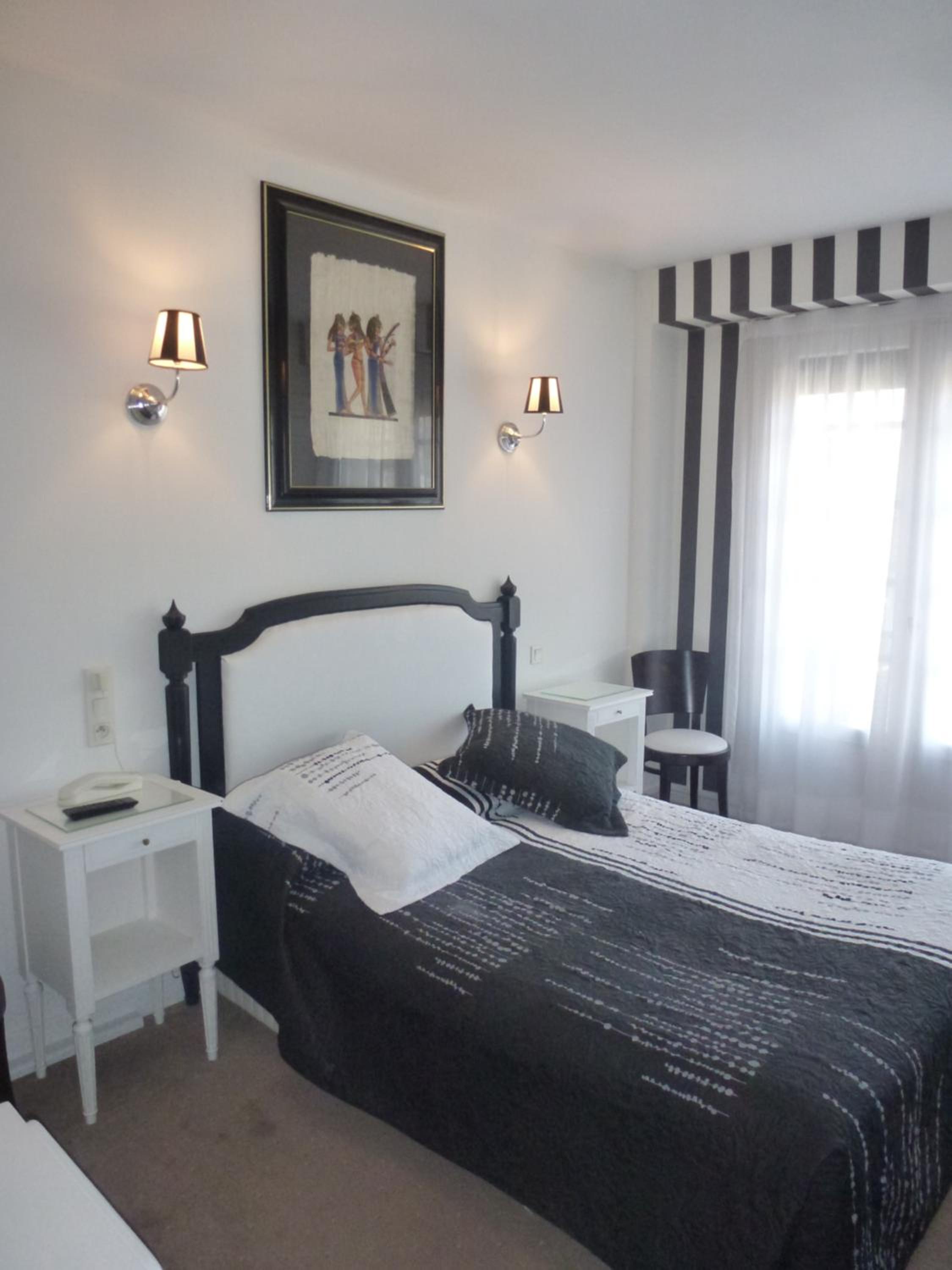 Single Room - 1st floor accessible by stairs only photo 1