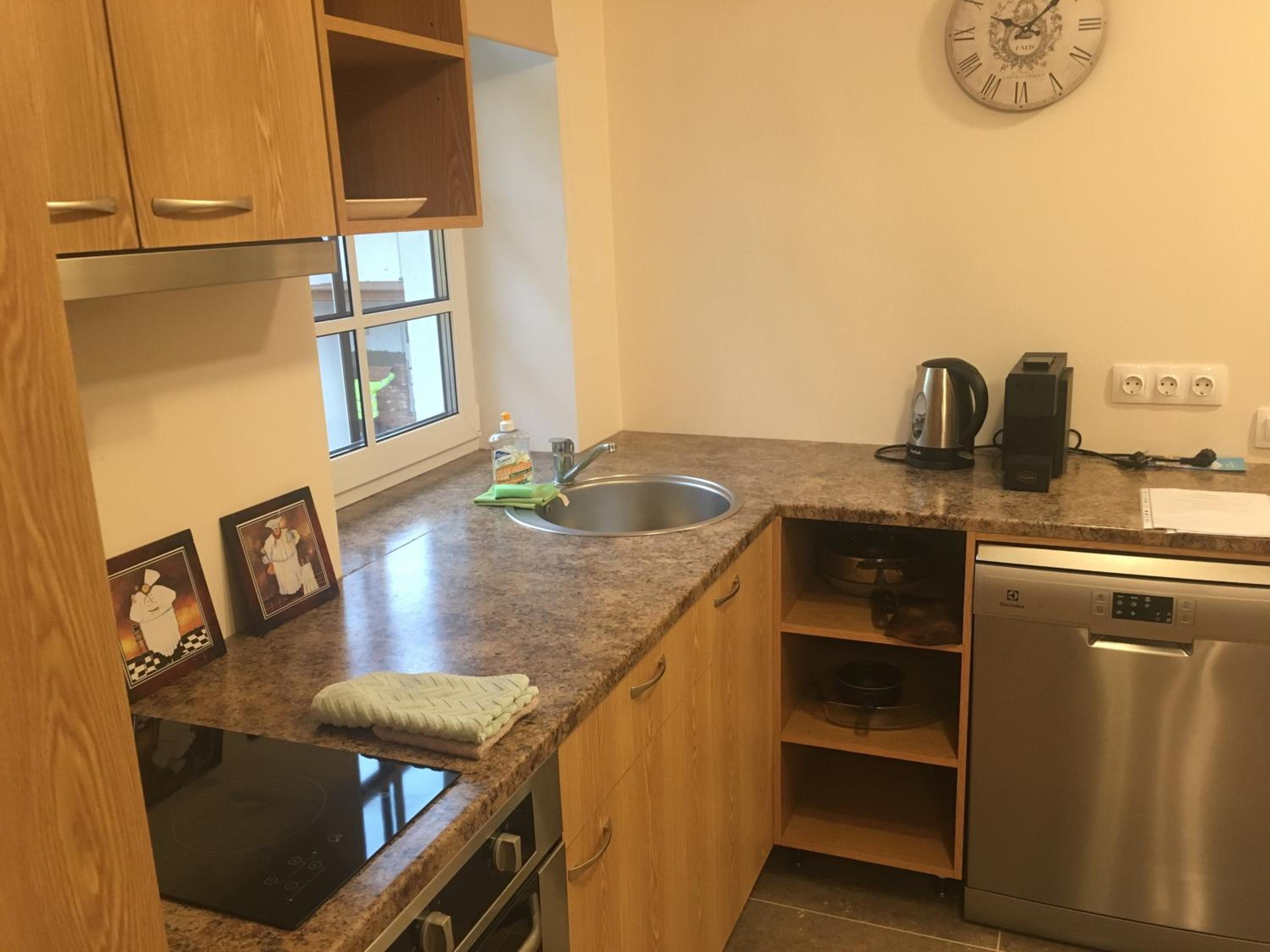 One-Bedroom Apartment - Photo 12