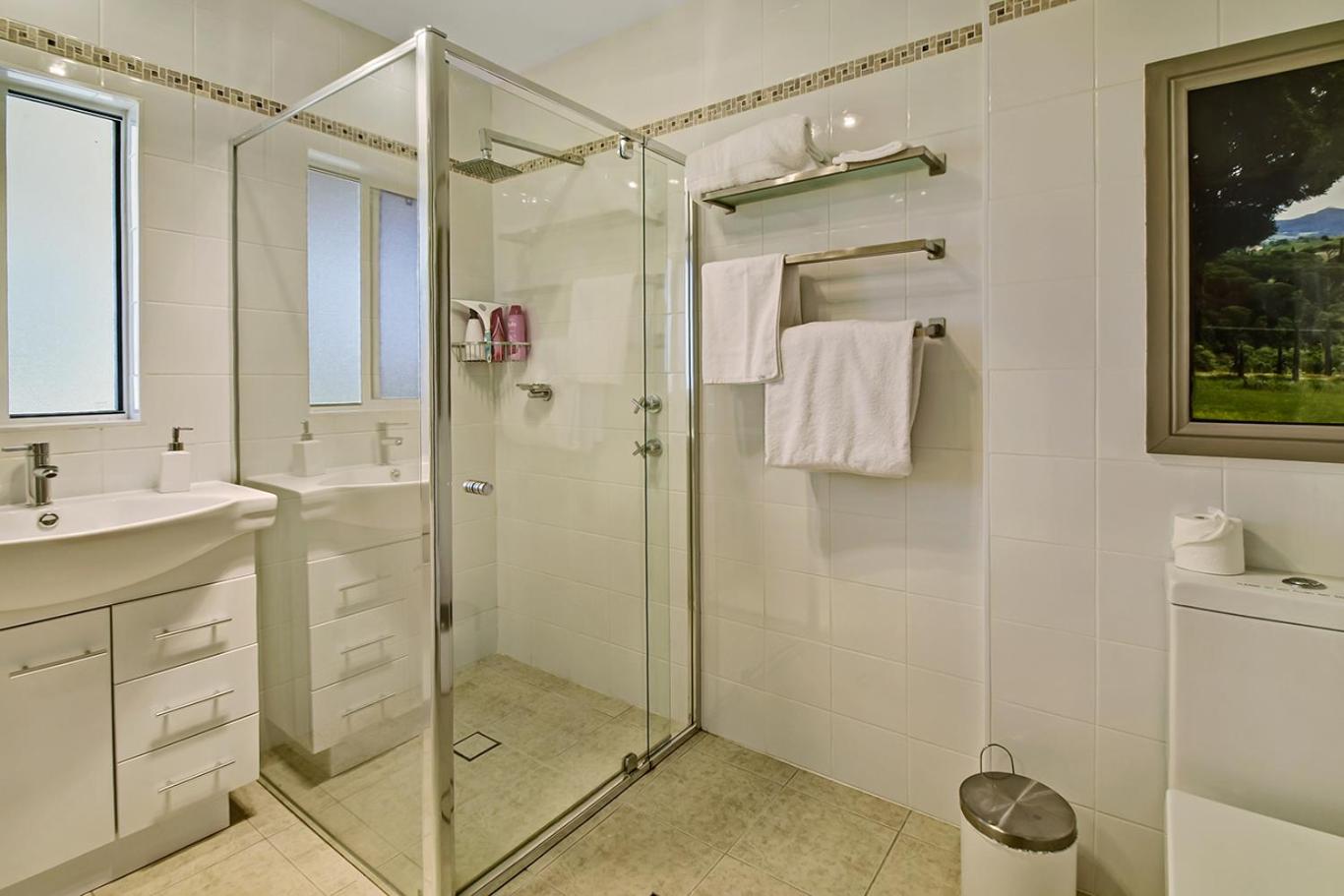 Tuscan-Style with En Suite photo 3
