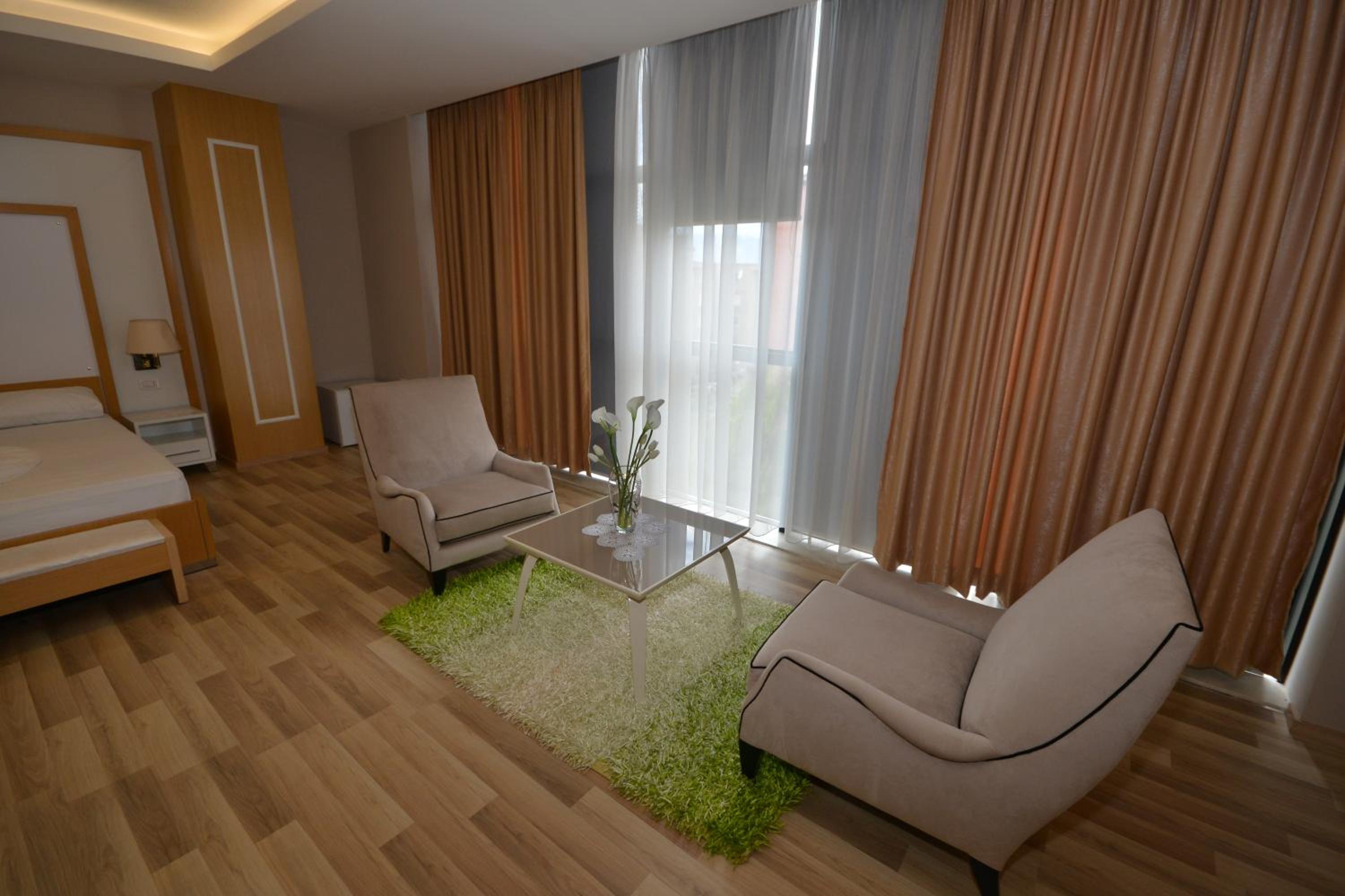 Deluxe Family Room photo 2