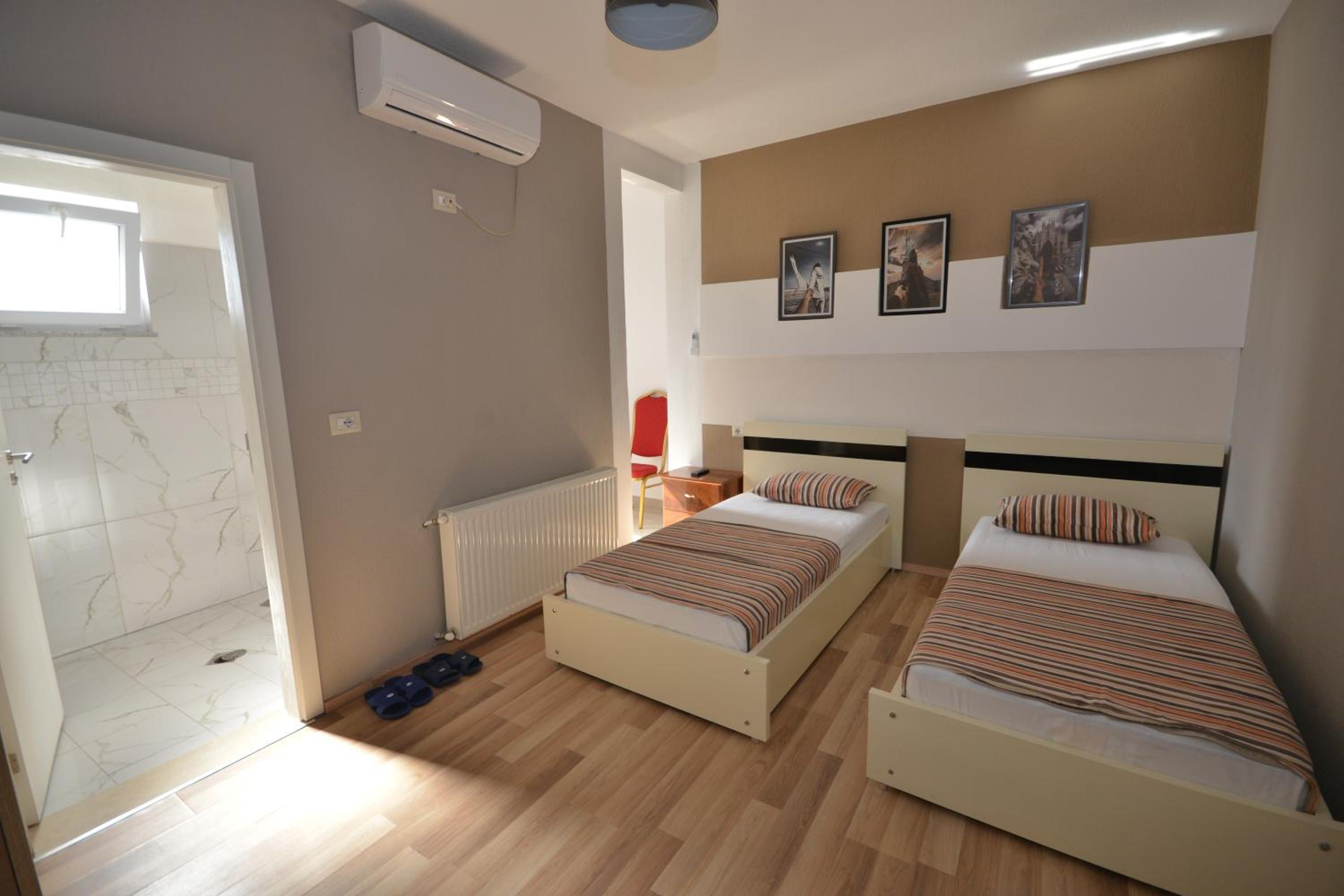 Budget Twin Room photo 2