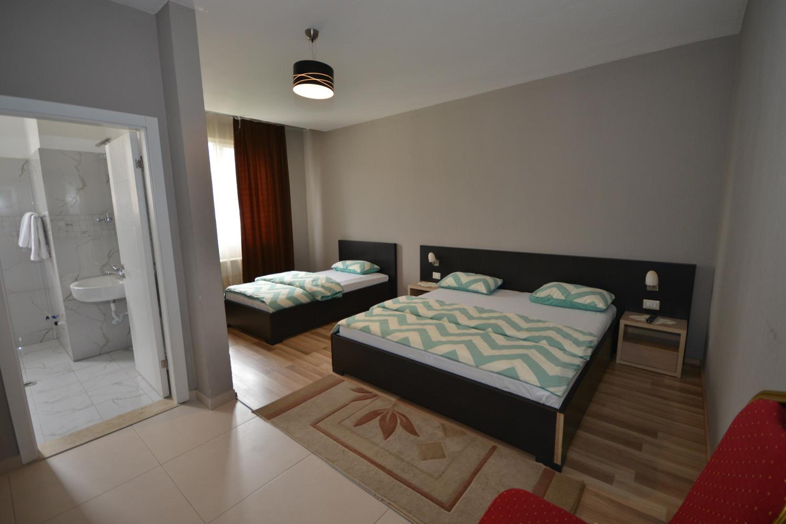 Basic Triple Room photo 2