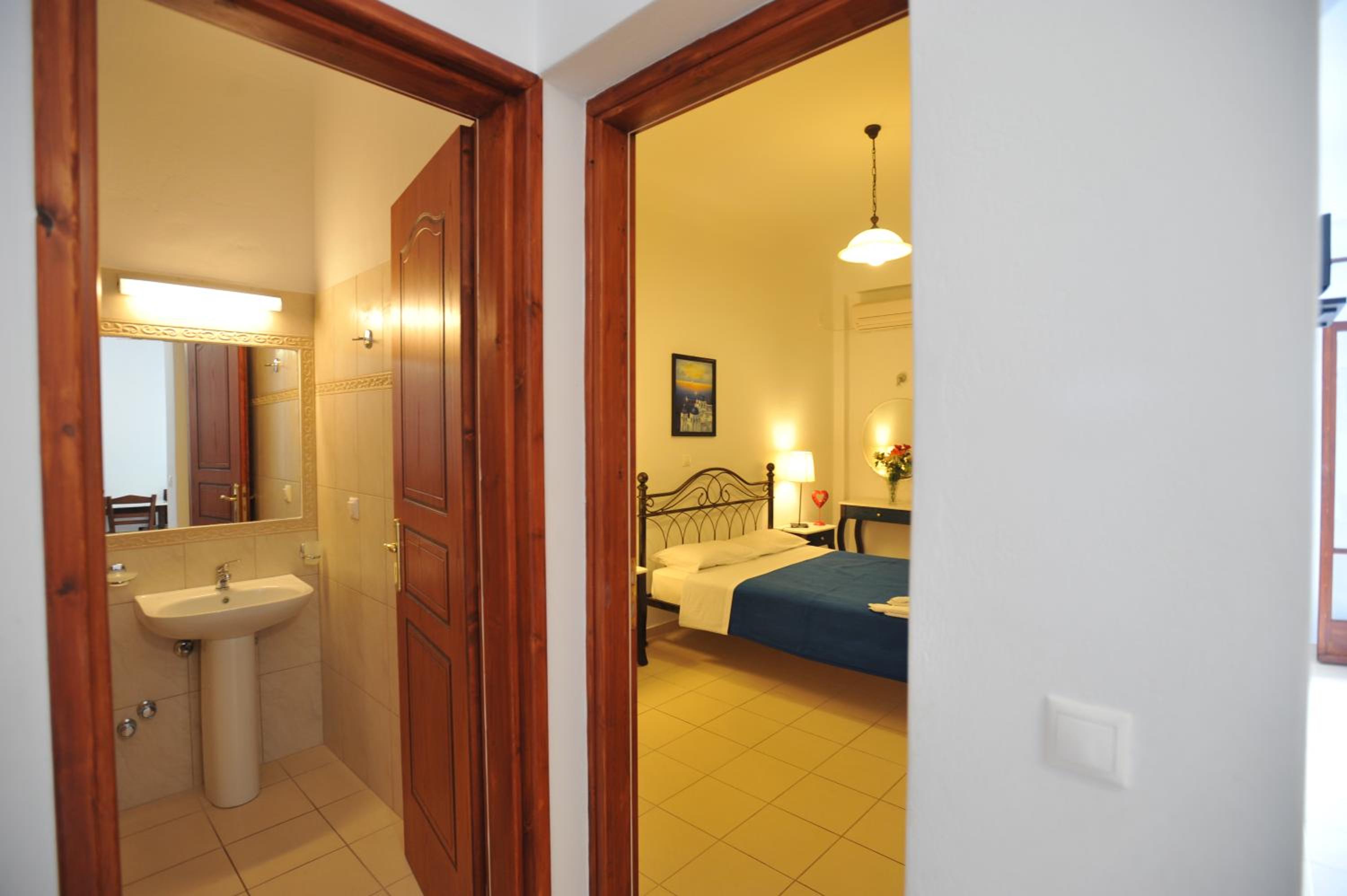 Superior One-Bedroom Apartment (4 Adults) with Pool and Sea View