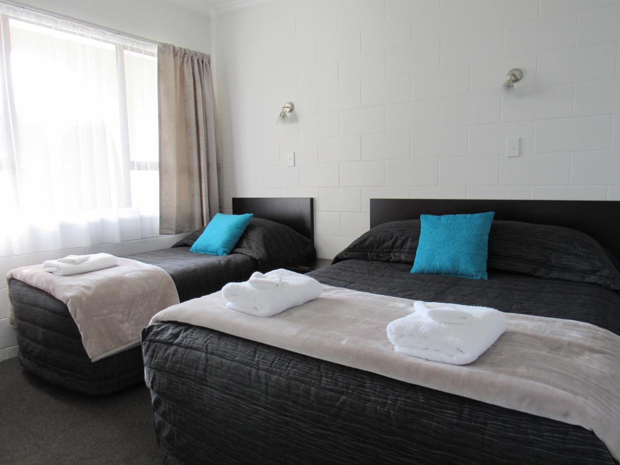 Family Room - Photo 3