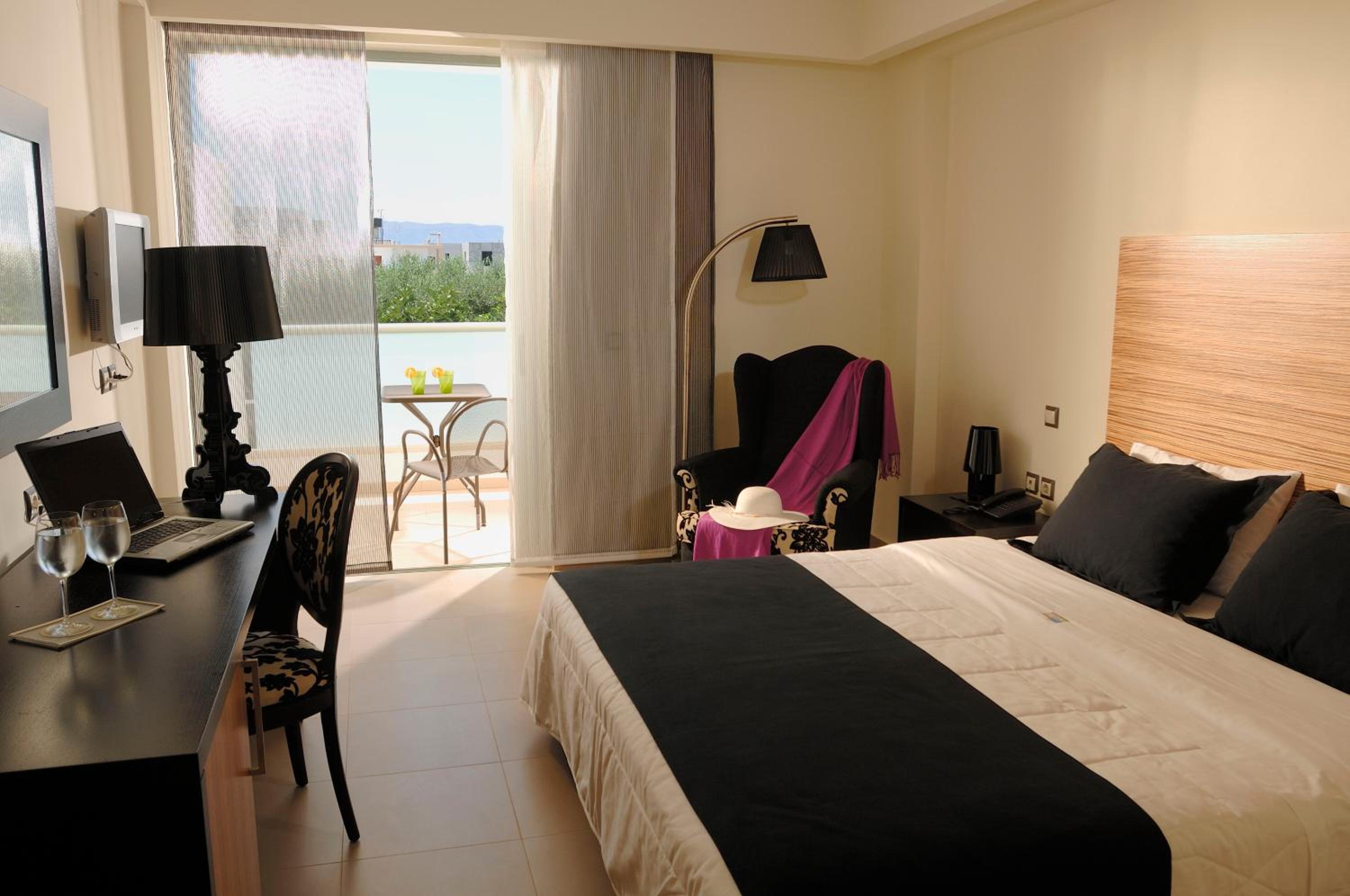 Junior Suite with Balcony - Photo 1