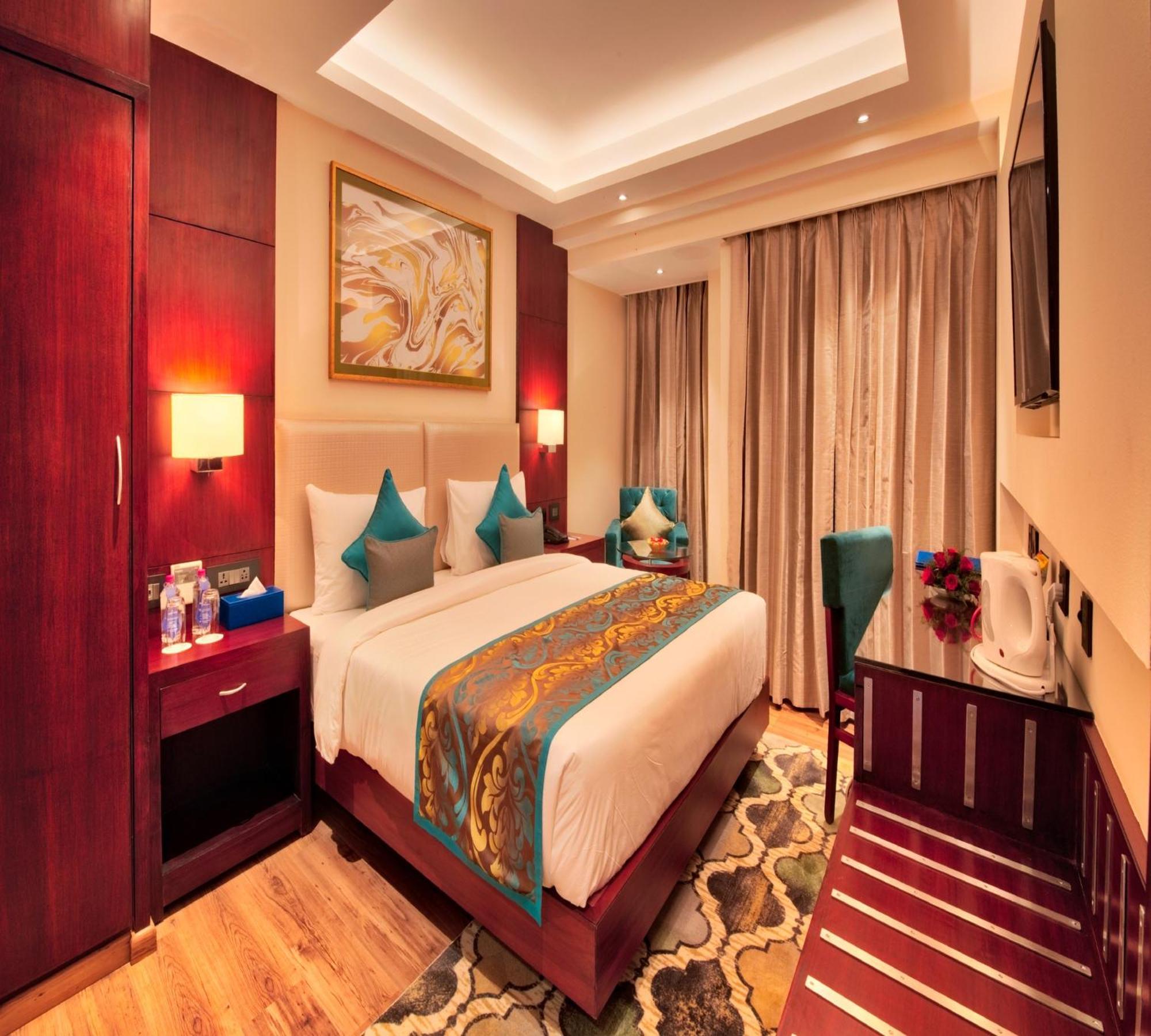 Standard Double Room (1+1 Happy Hour from 11am - 6pm), 10% off on Food & Beverage services