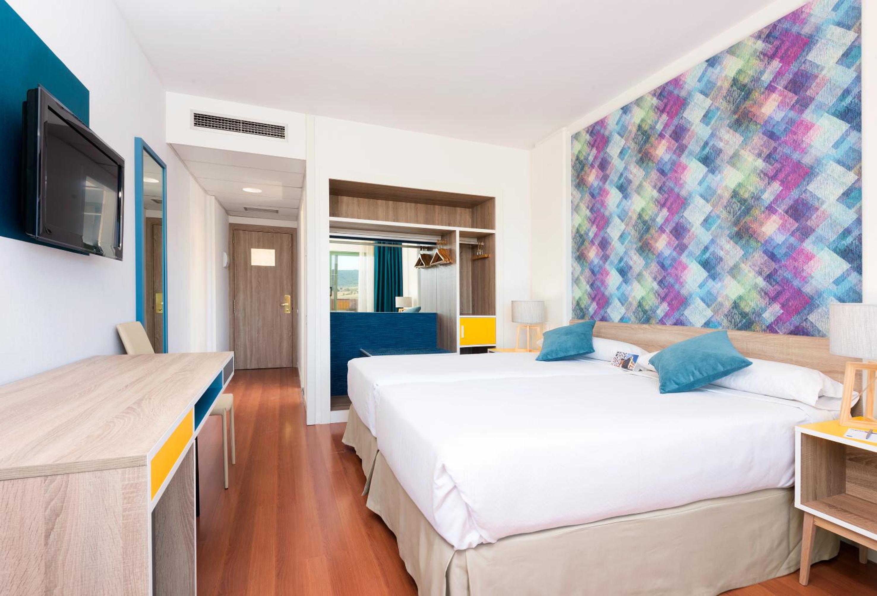 Standard Room with Balcony photo 3