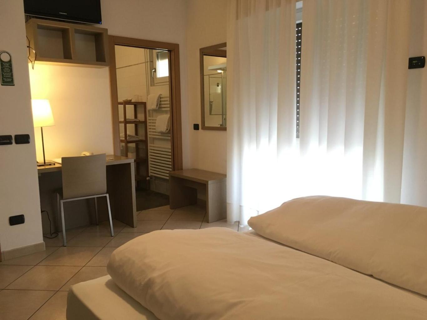 Double or Twin Room photo 3