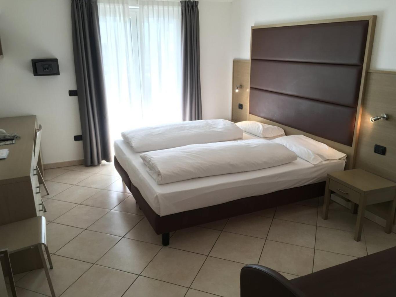 Double or Twin Room with Garden View photo 3