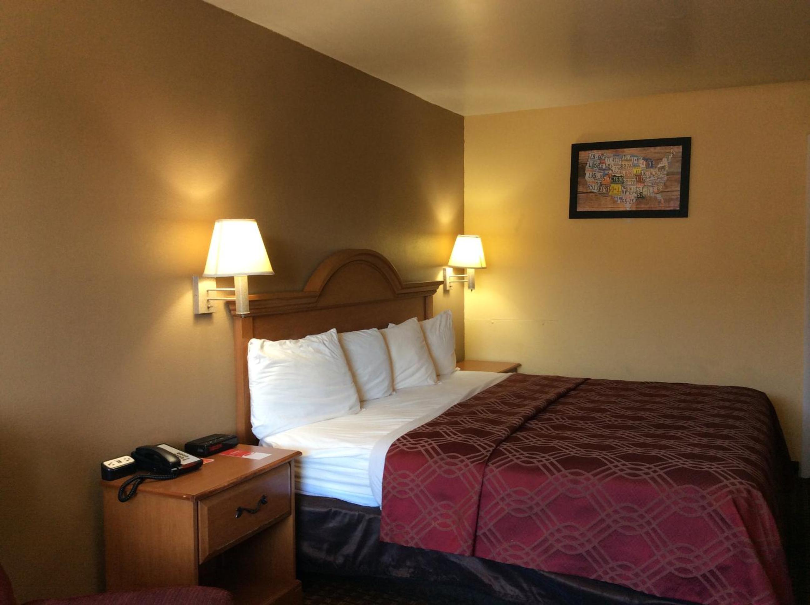King Room - Non-Smoking - Photo 14