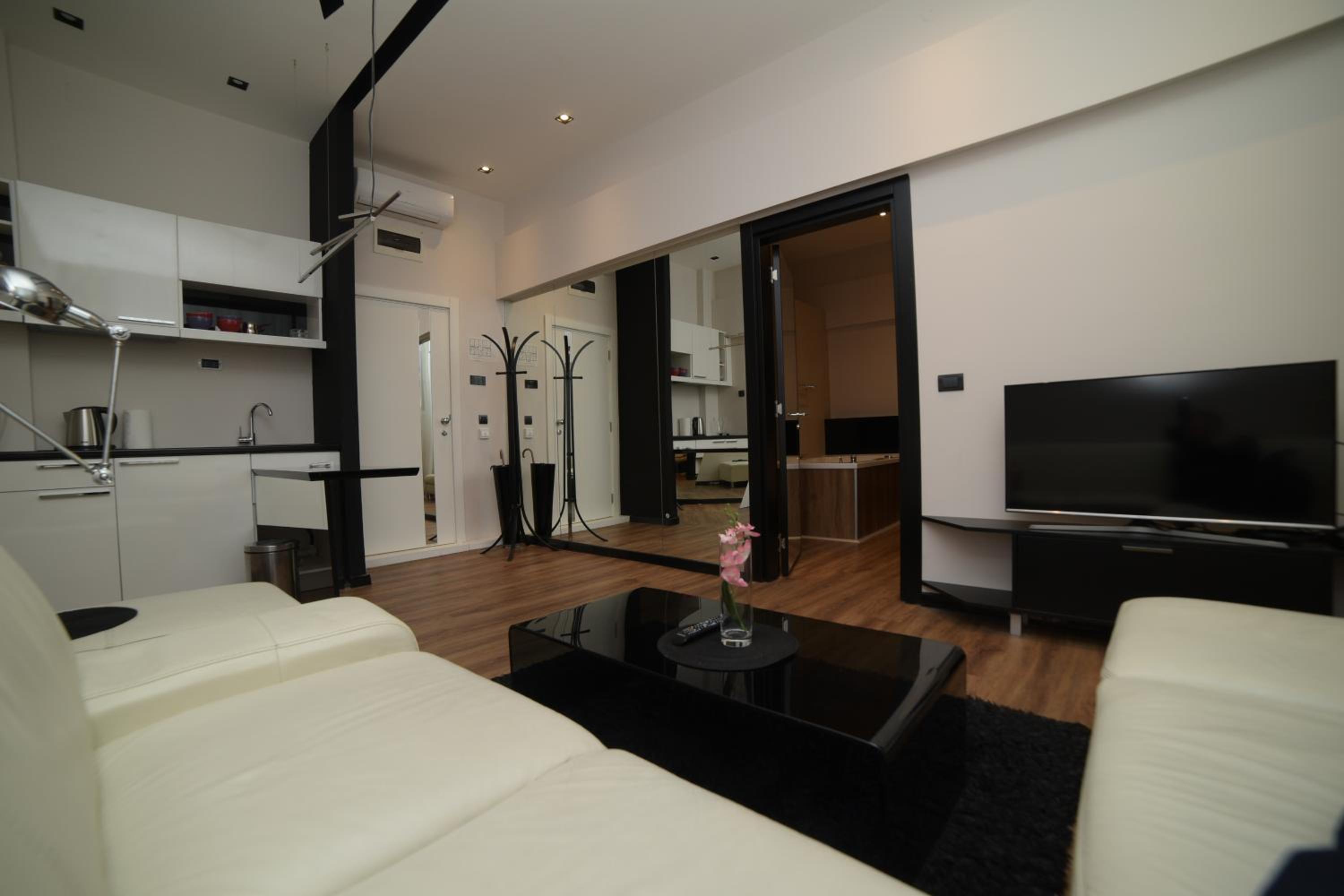 One-Bedroom Apartment with Jacuzzi - Photo 1
