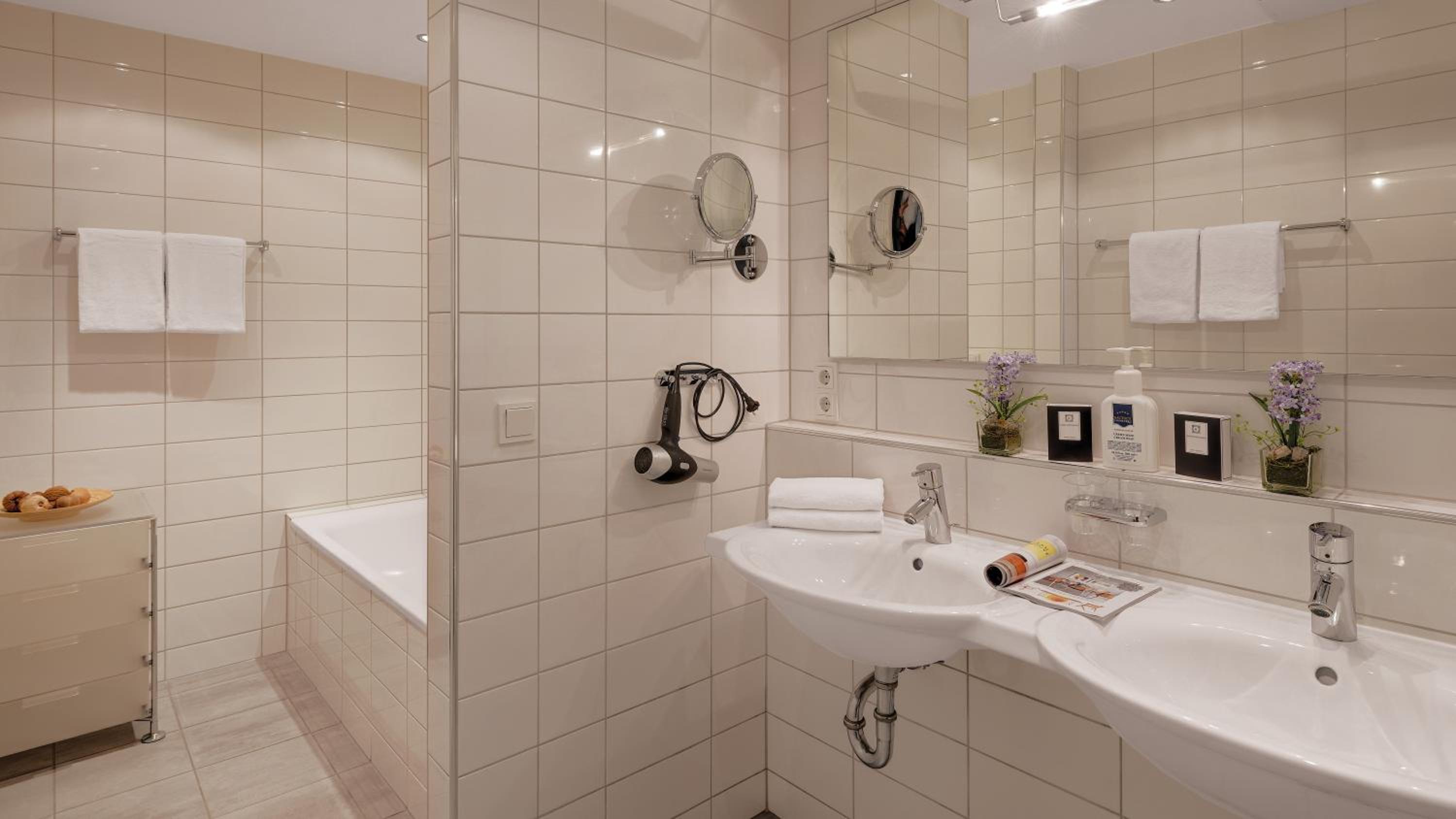 Air-Conditioned Suite - Photo 3