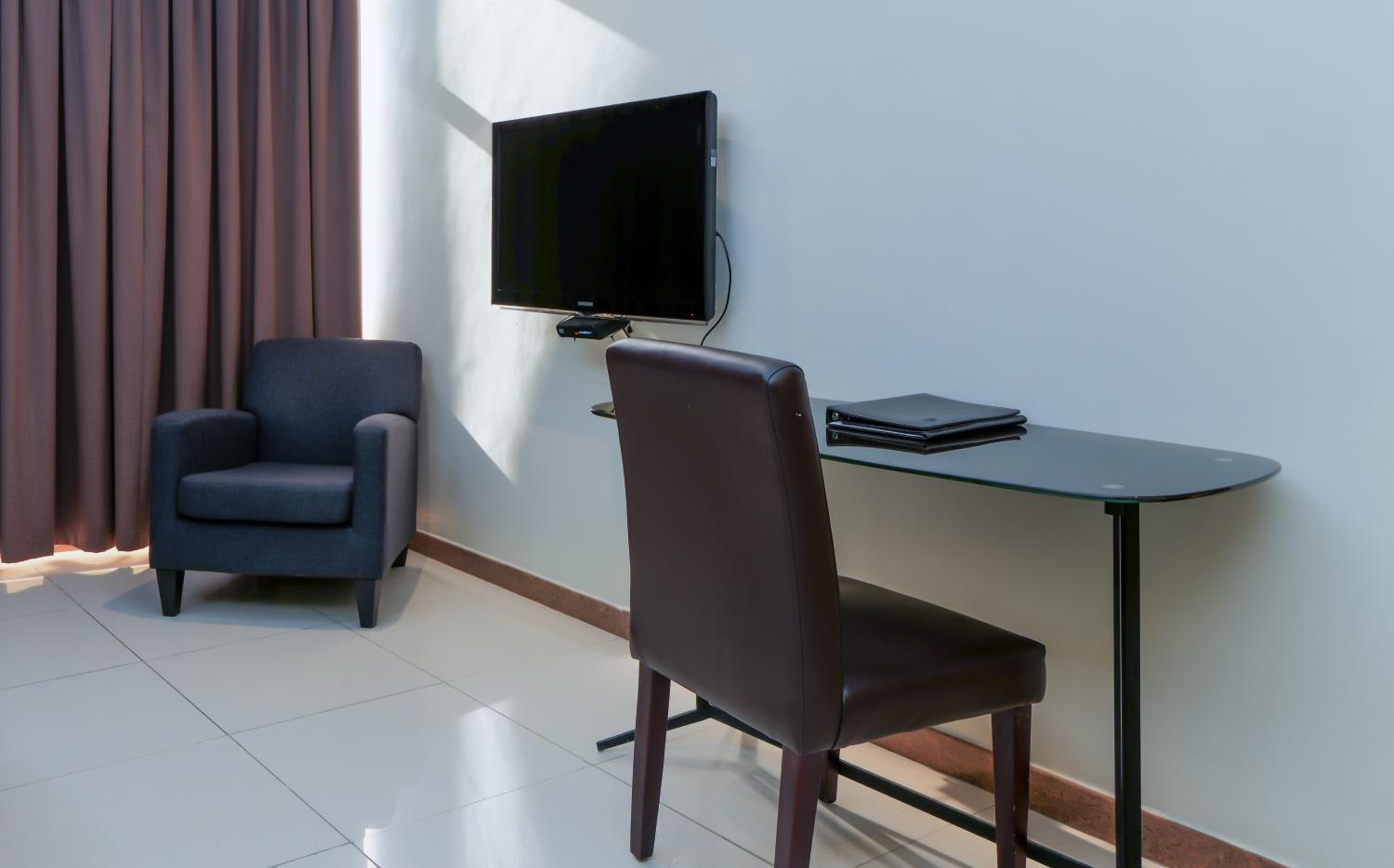 Executive Room - Photo 7