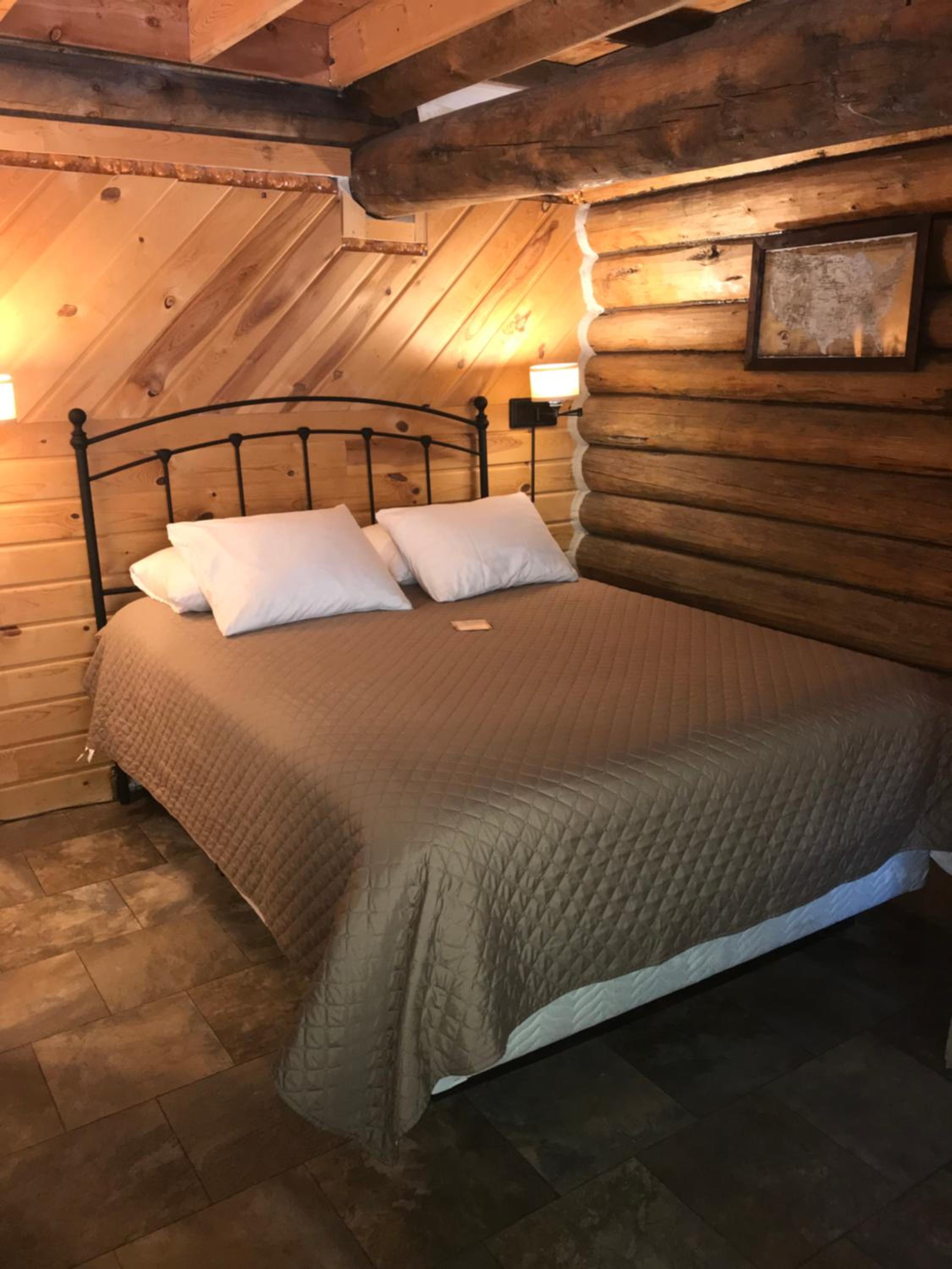 Double Room with Shared Bathroom photo 1