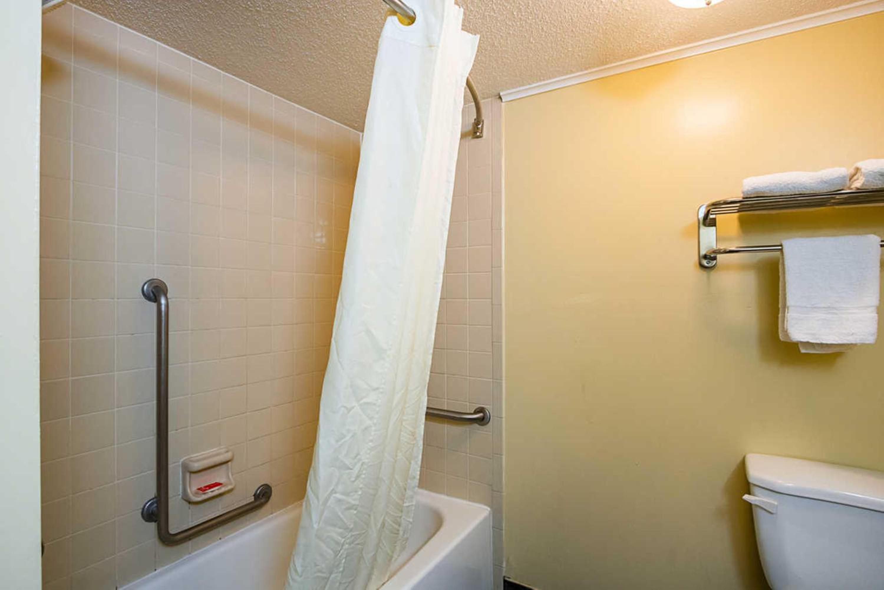 Double Room with Two Double Beds - Non-Smoking - Photo 6