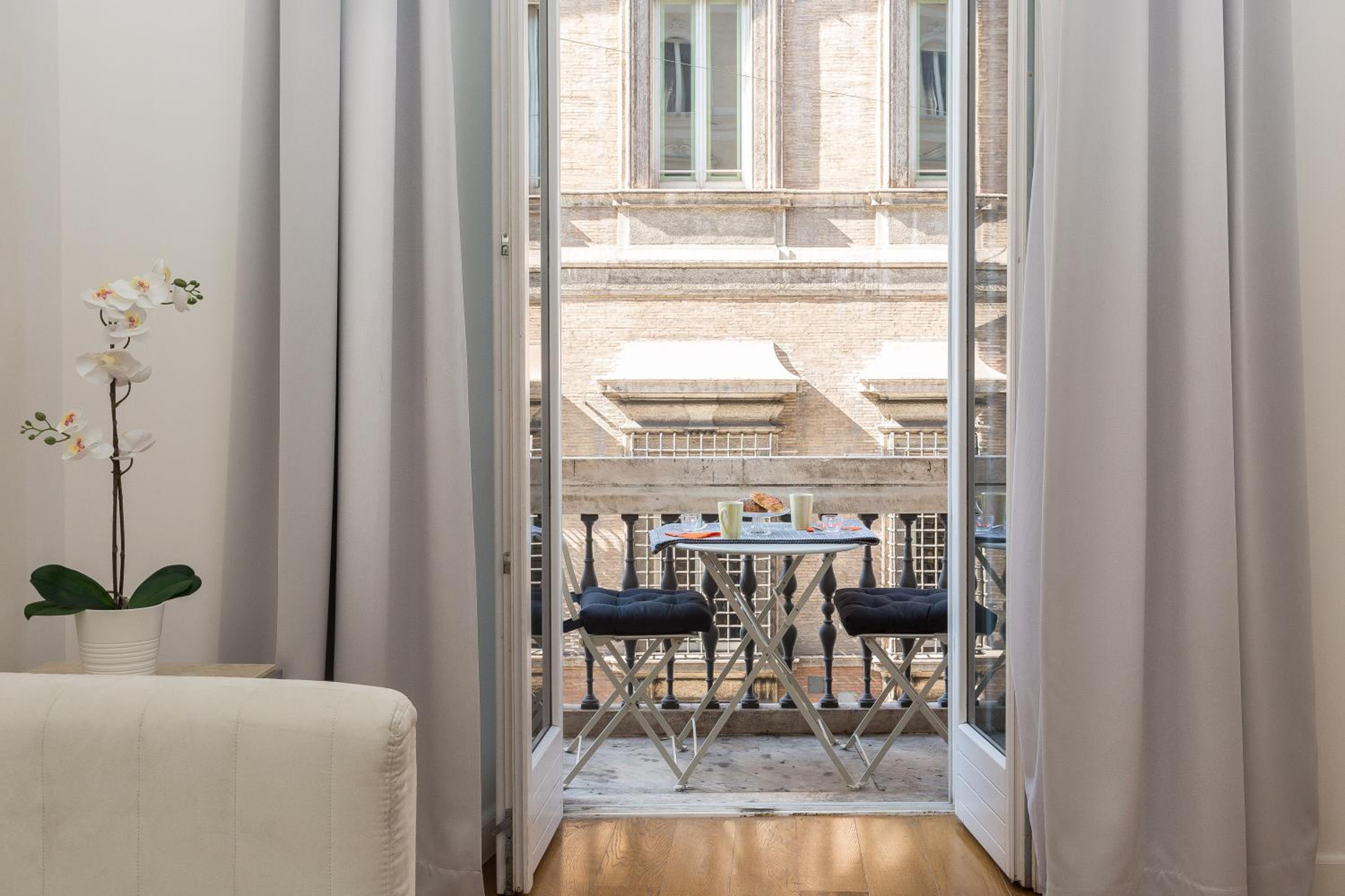 Deluxe Apartment with Balcony photo 2