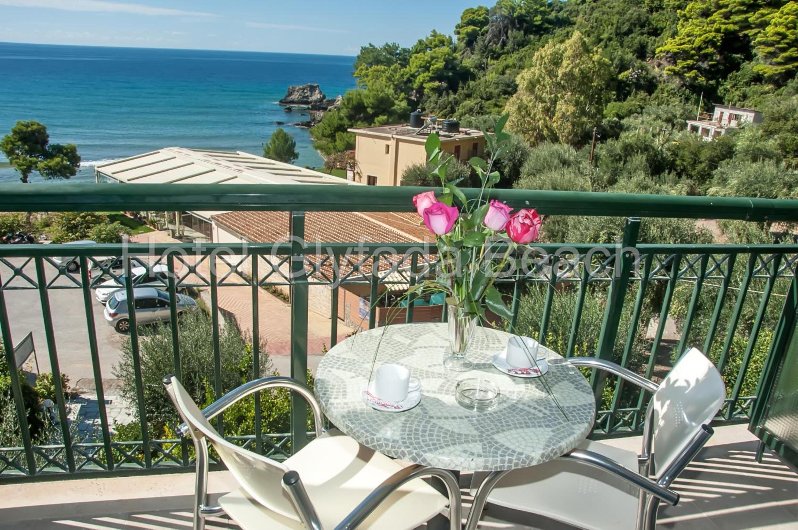 Double or Twin Room with Sea View - Photo 23
