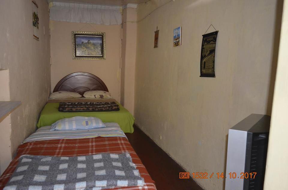 Basic Triple Room With Shared Bathroom photo 2