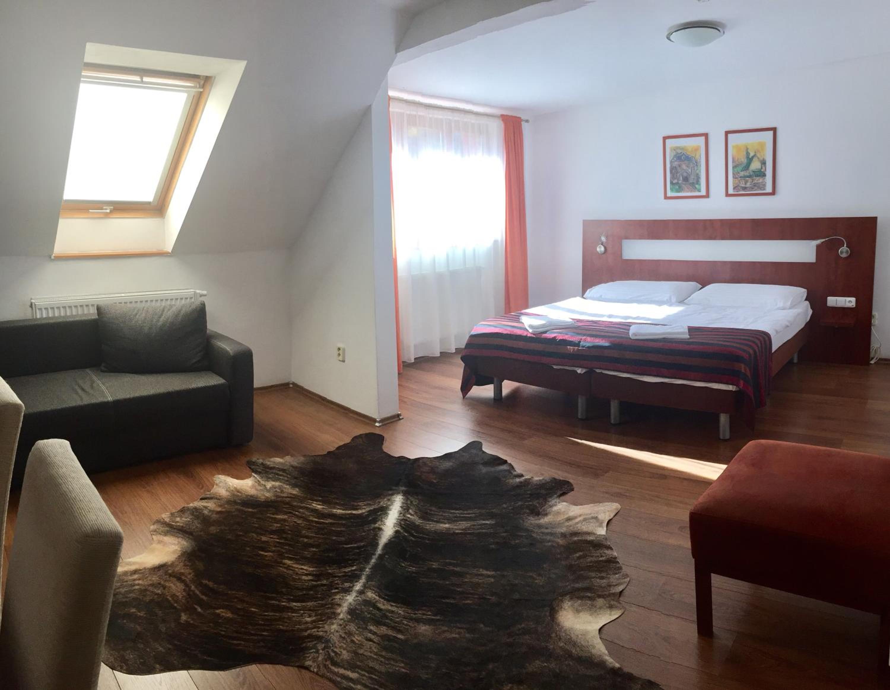 Standard Double Room with 2 Extra Beds - Photo 4